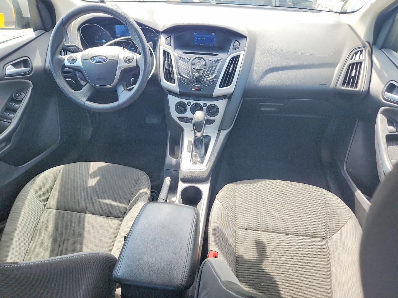 2014 Ford Focus Se Серебряный vin: 1FADP3F20EL332023