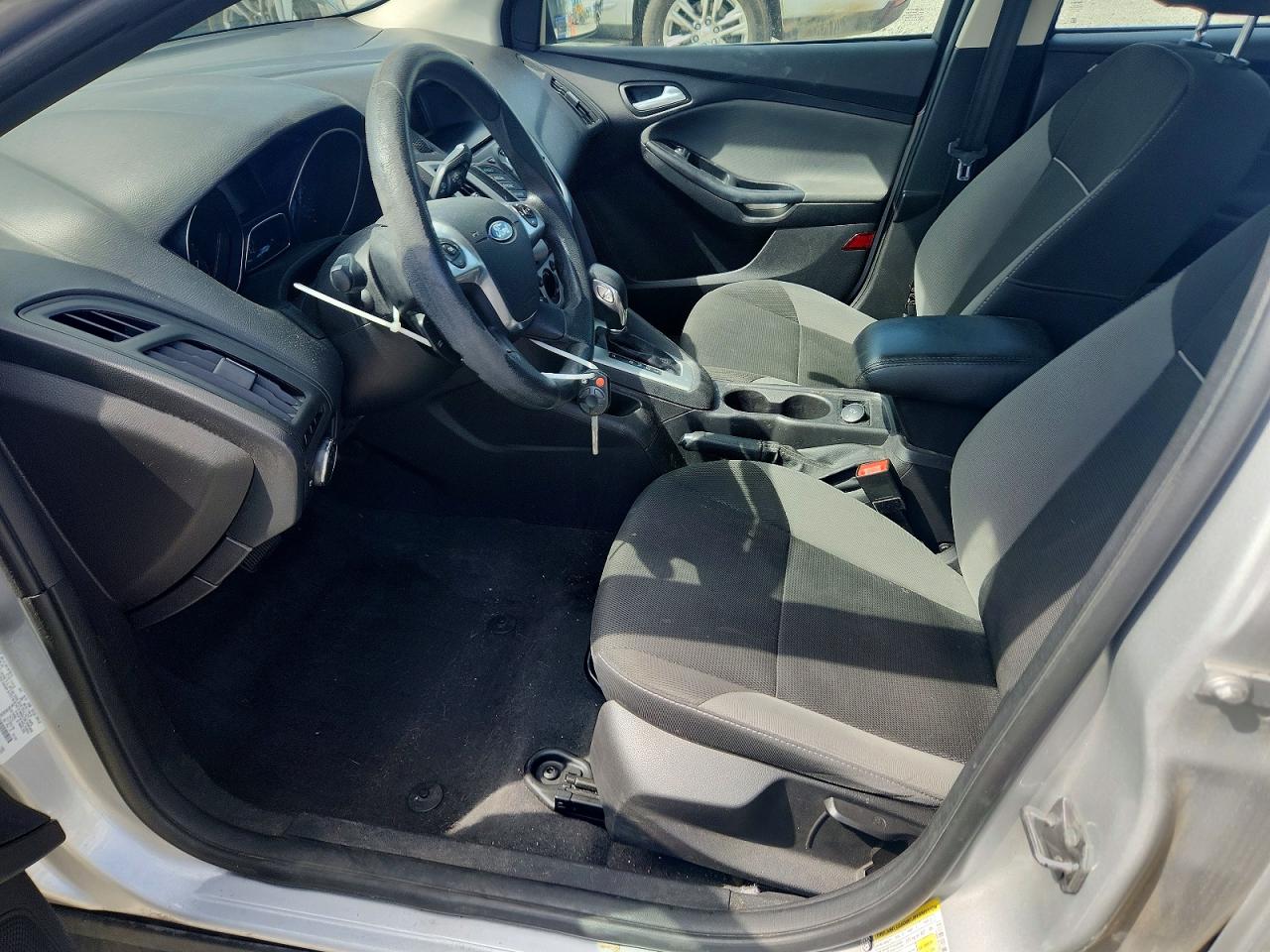 2014 Ford Focus Se Серебряный vin: 1FADP3F20EL332023