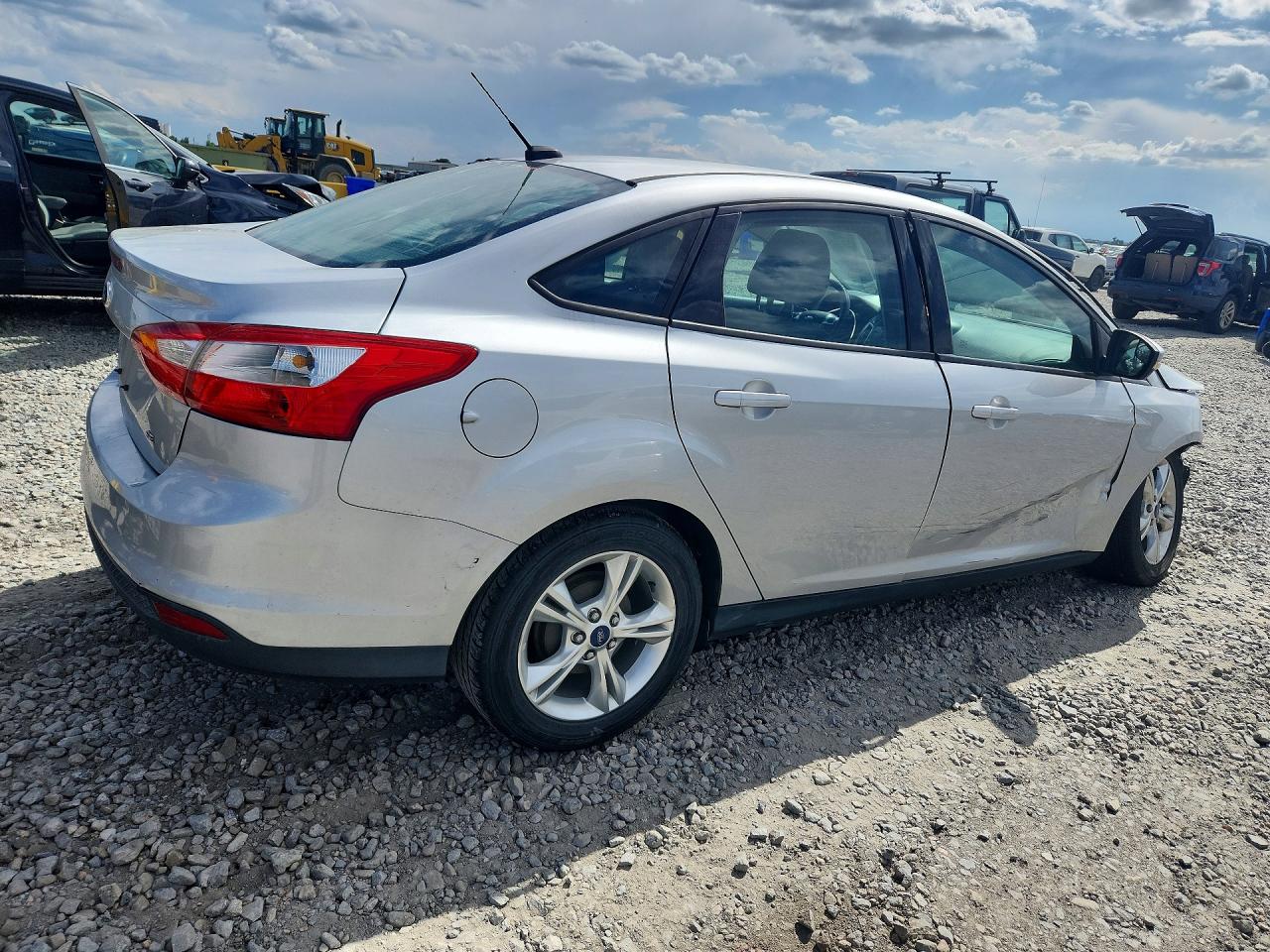 2014 Ford Focus Se Серебряный vin: 1FADP3F20EL332023