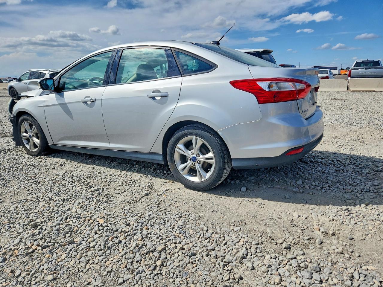 2014 Ford Focus Se Серебряный vin: 1FADP3F20EL332023