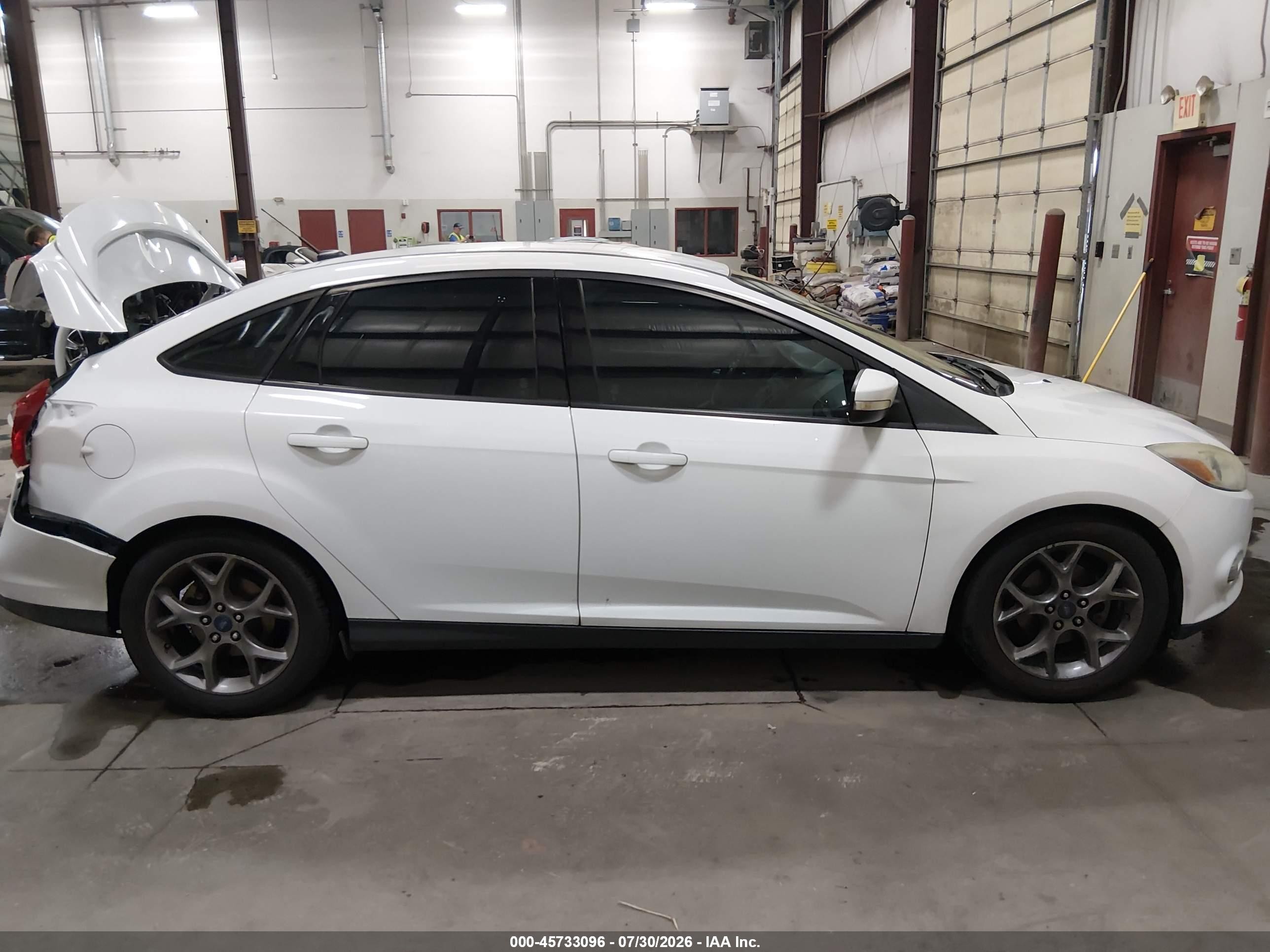 2014 Ford Focus Se Белый vin: 1FADP3F20EL373865