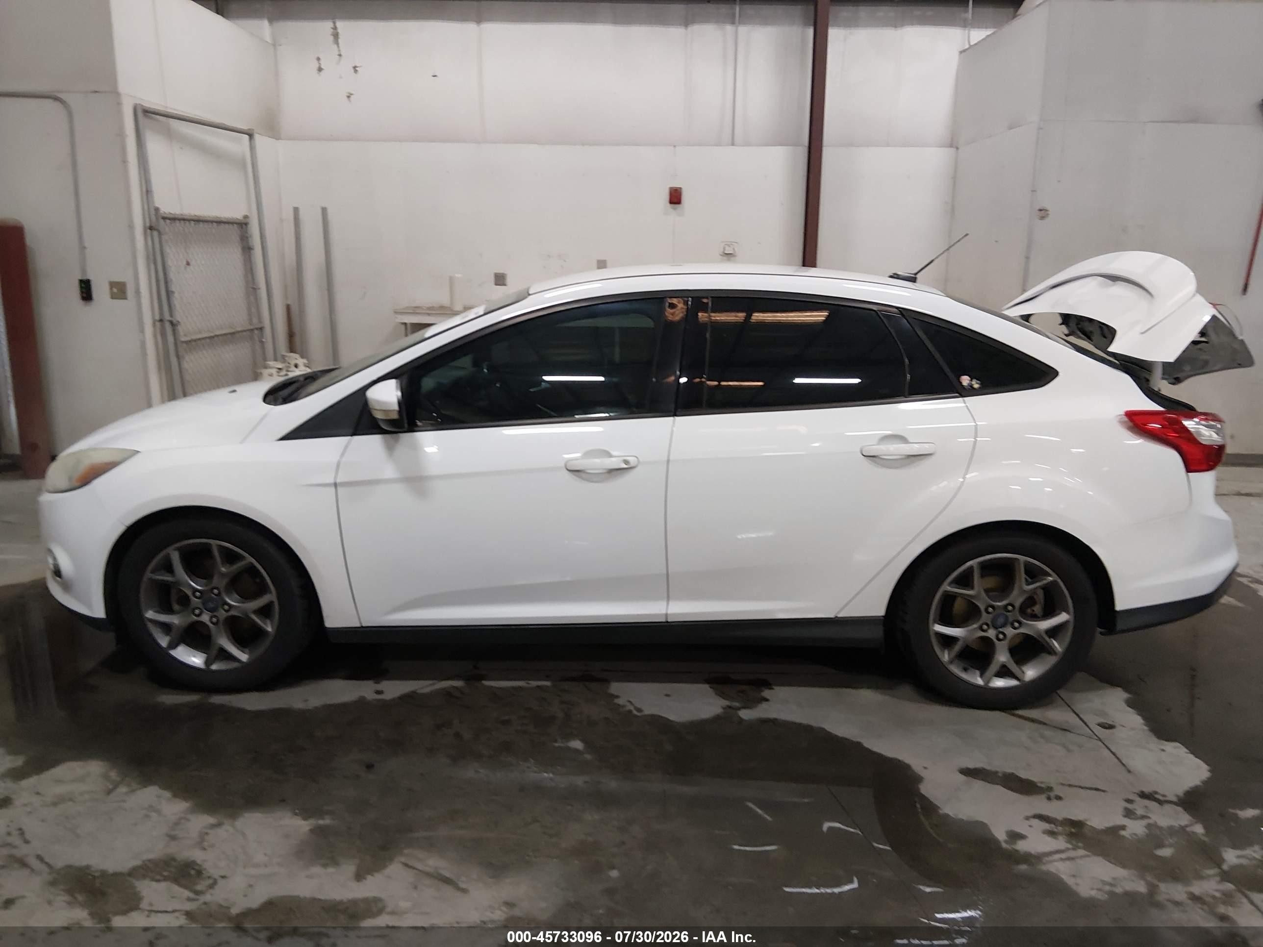 2014 Ford Focus Se Белый vin: 1FADP3F20EL373865