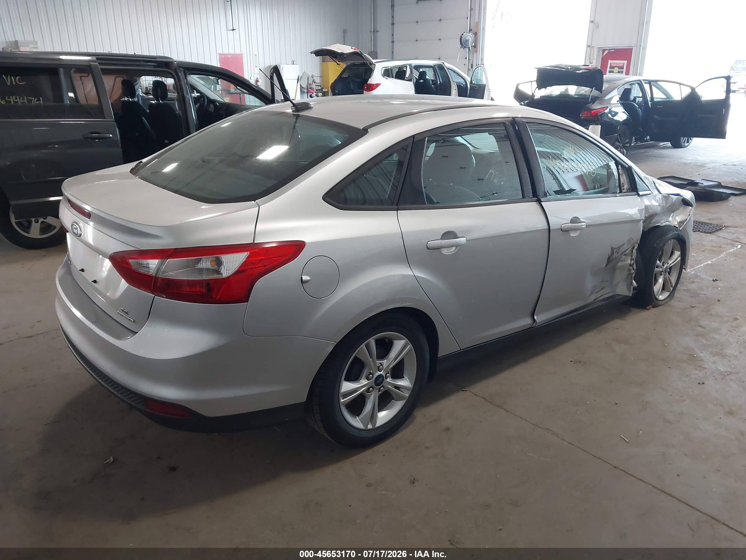 2014 Ford Focus Se Серебряный vin: 1FADP3F20EL374000