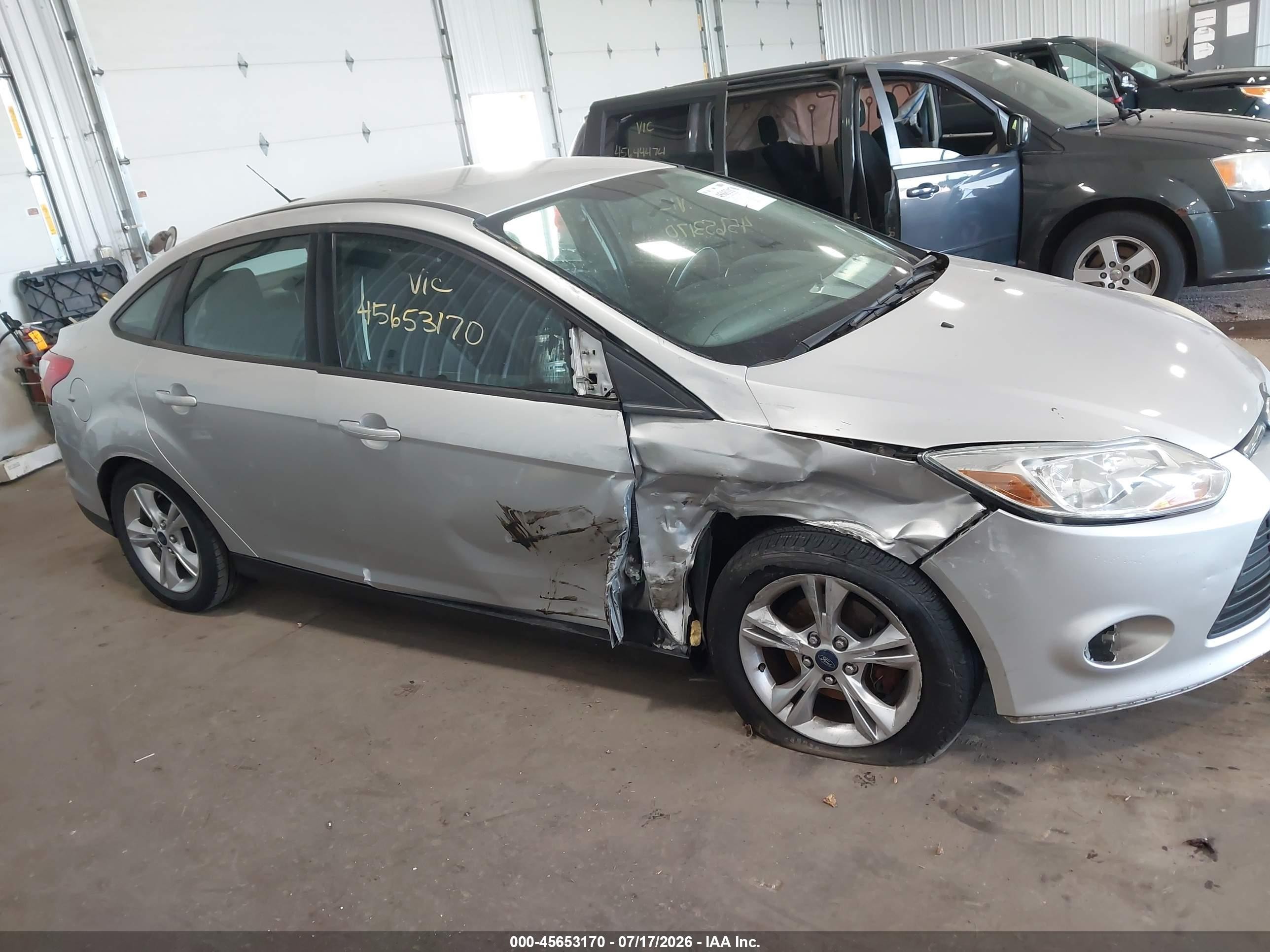2014 Ford Focus Se Серебряный vin: 1FADP3F20EL374000