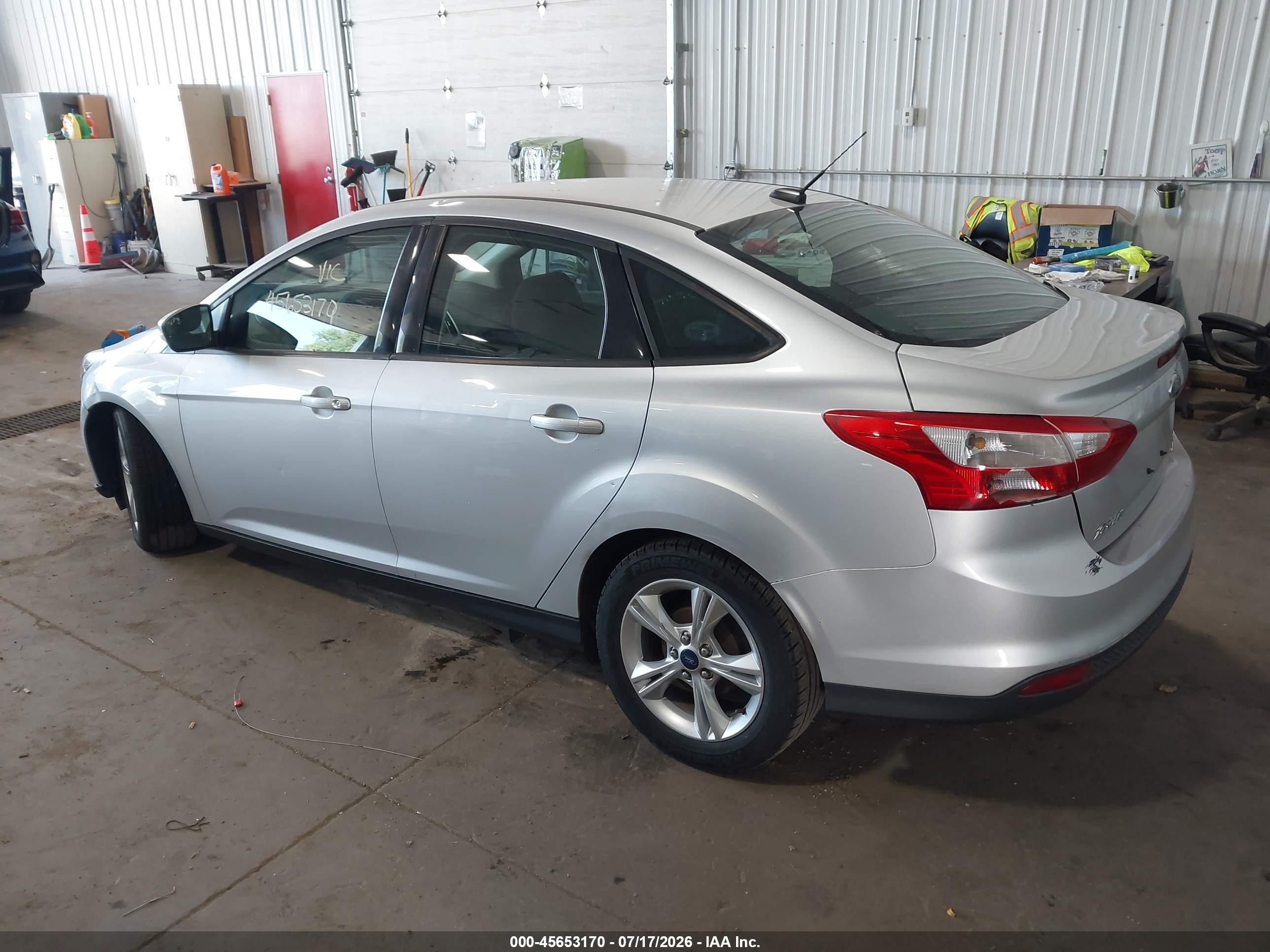 2014 Ford Focus Se Серебряный vin: 1FADP3F20EL374000