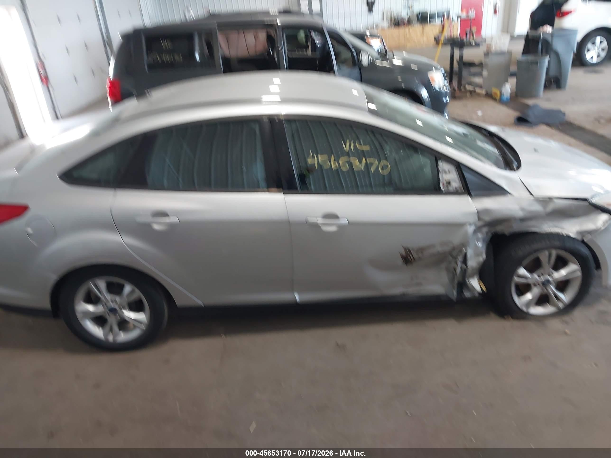 2014 Ford Focus Se Серебряный vin: 1FADP3F20EL374000
