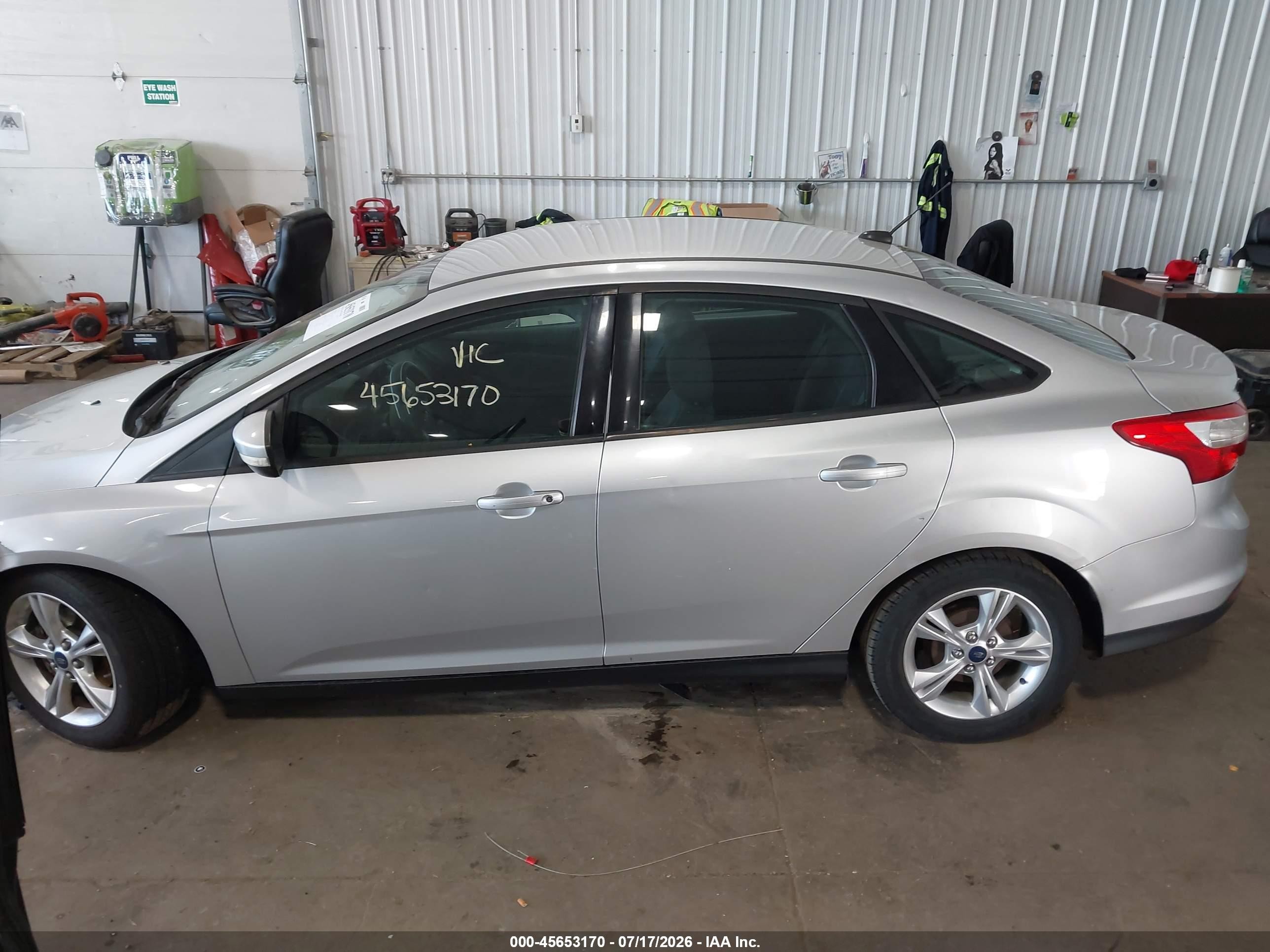 2014 Ford Focus Se Серебряный vin: 1FADP3F20EL374000