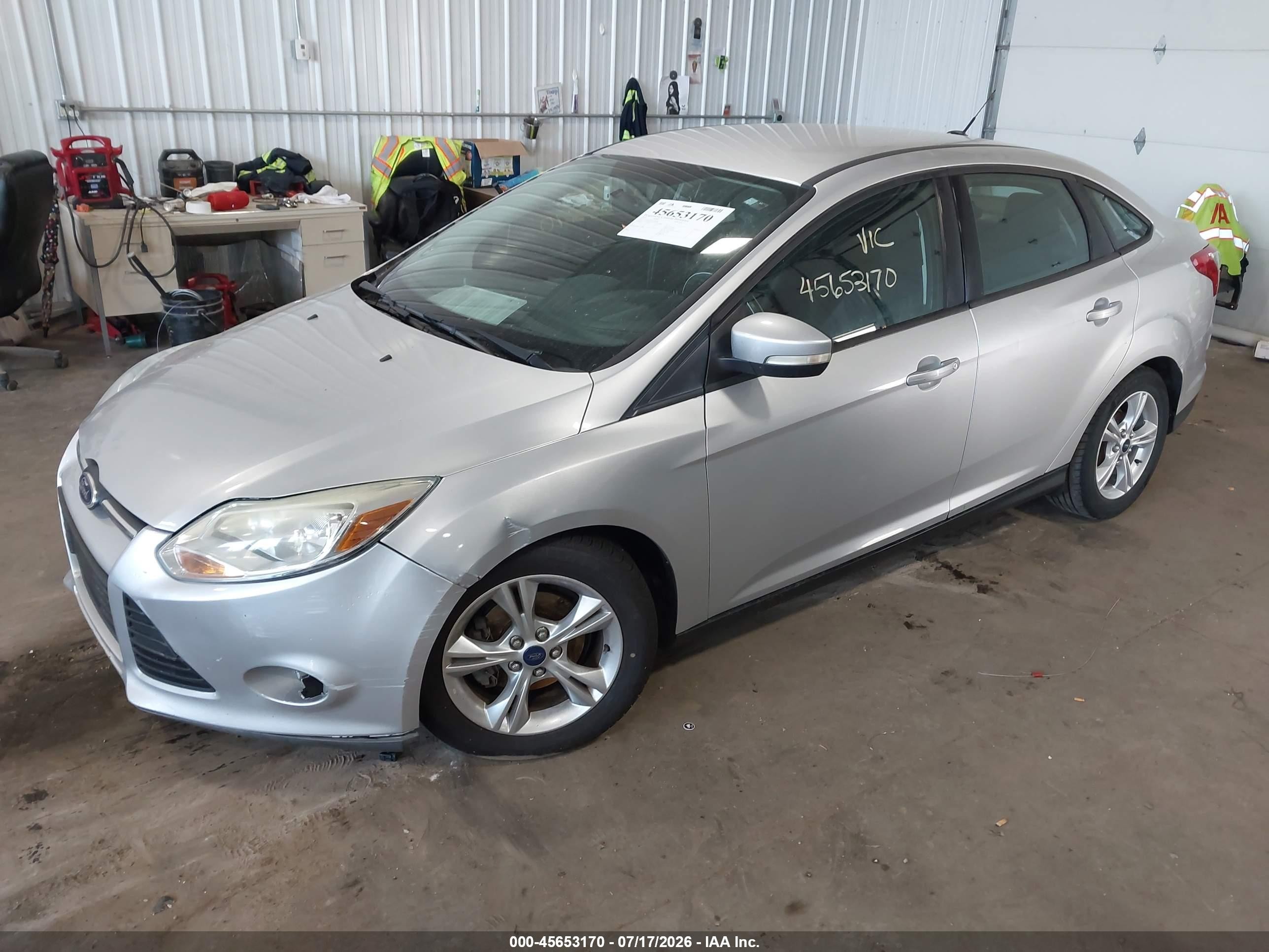 2014 Ford Focus Se Серебряный vin: 1FADP3F20EL374000