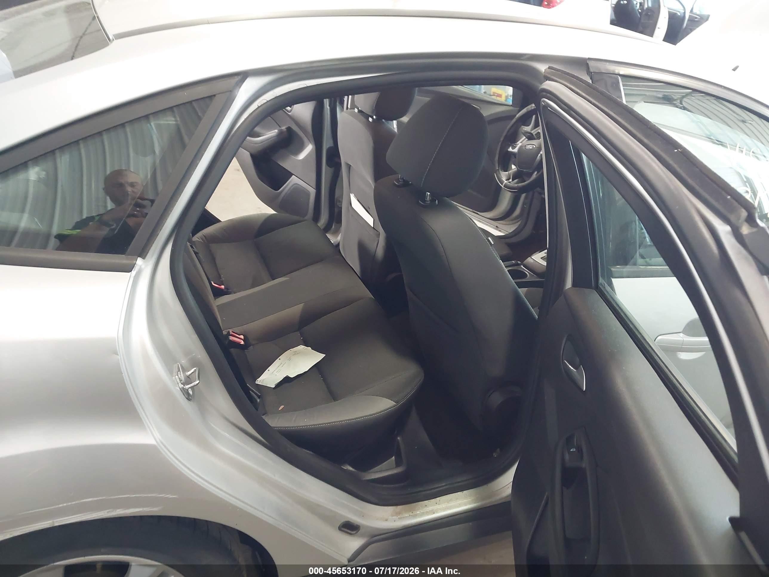 2014 Ford Focus Se Серебряный vin: 1FADP3F20EL374000