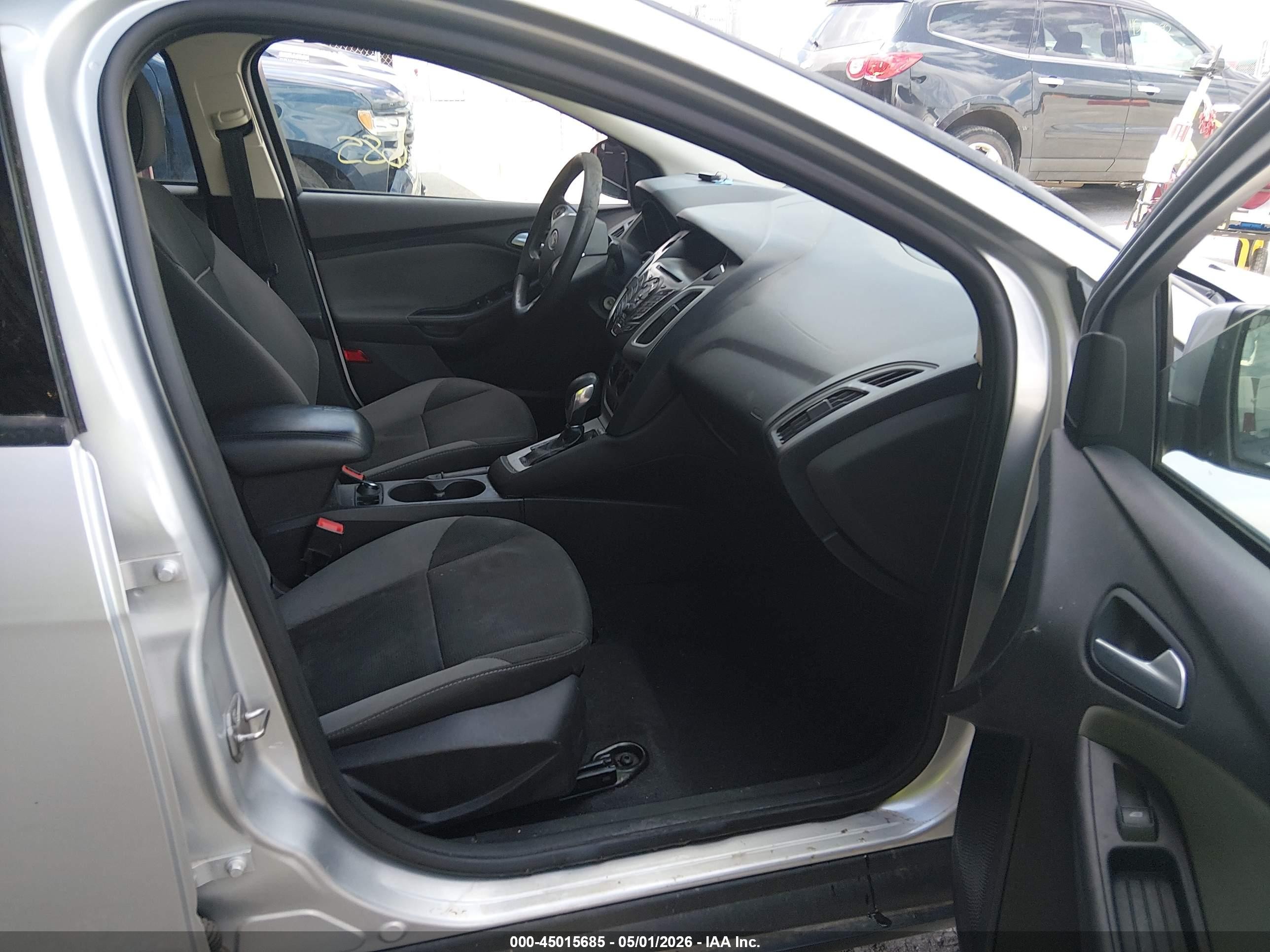 2014 Ford Focus Se Silver vin: 1FADP3F20EL390505