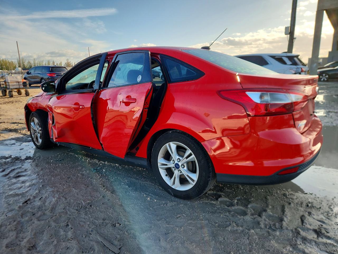 2014 Ford Focus Se Red vin: 1FADP3F20EL403396