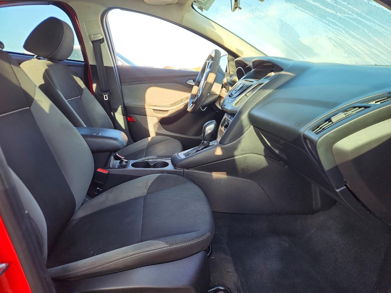 2014 Ford Focus Se Red vin: 1FADP3F20EL403396