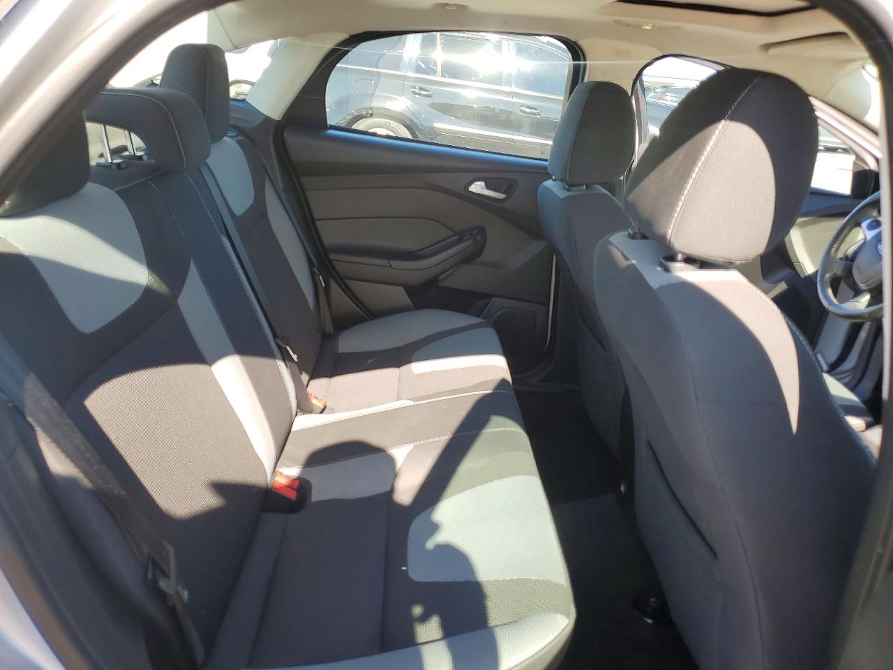 2014 Ford Focus Se Silver vin: 1FADP3F20EL432526