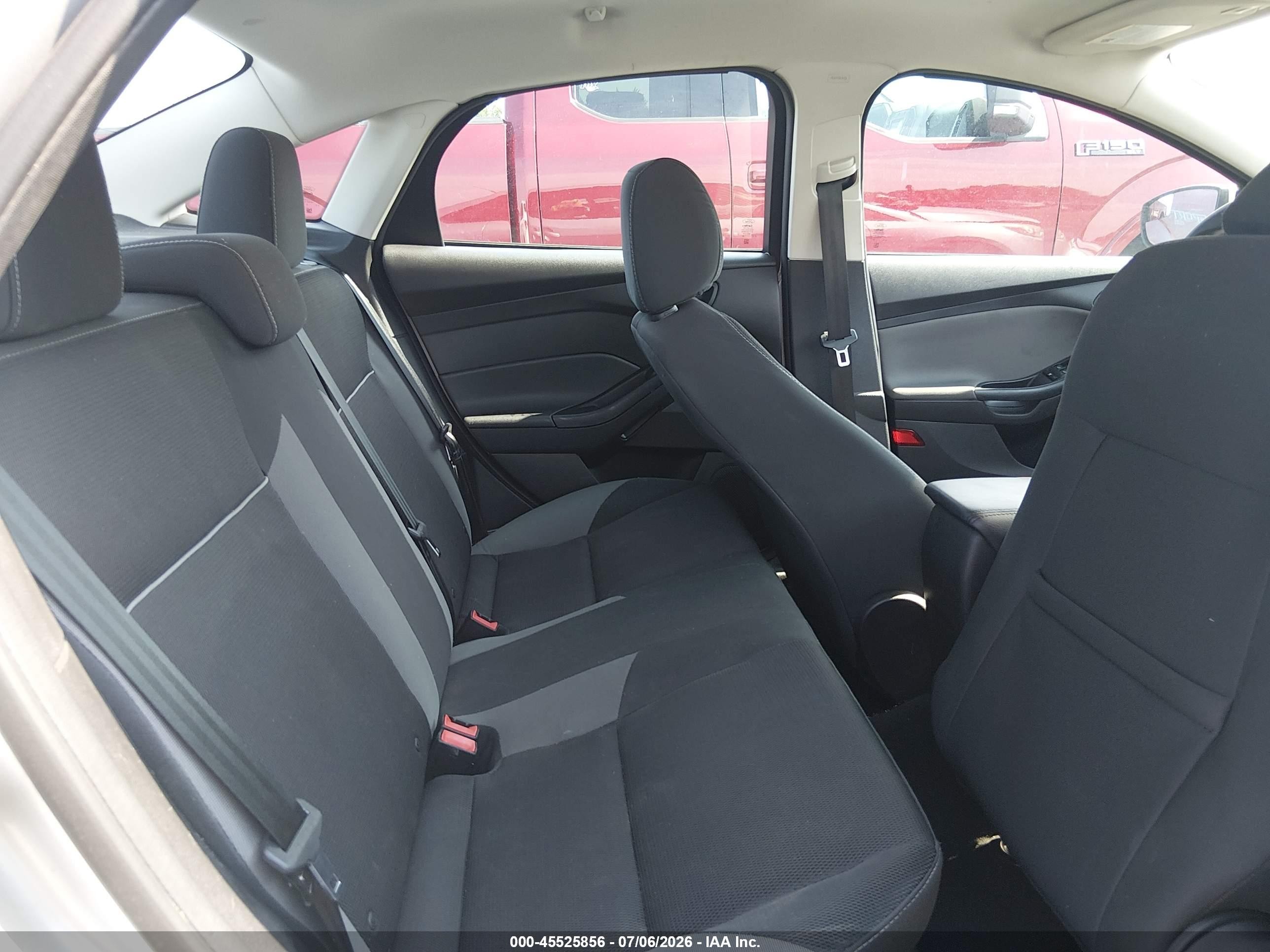 2014 Ford Focus Se Silver vin: 1FADP3F20EL453585