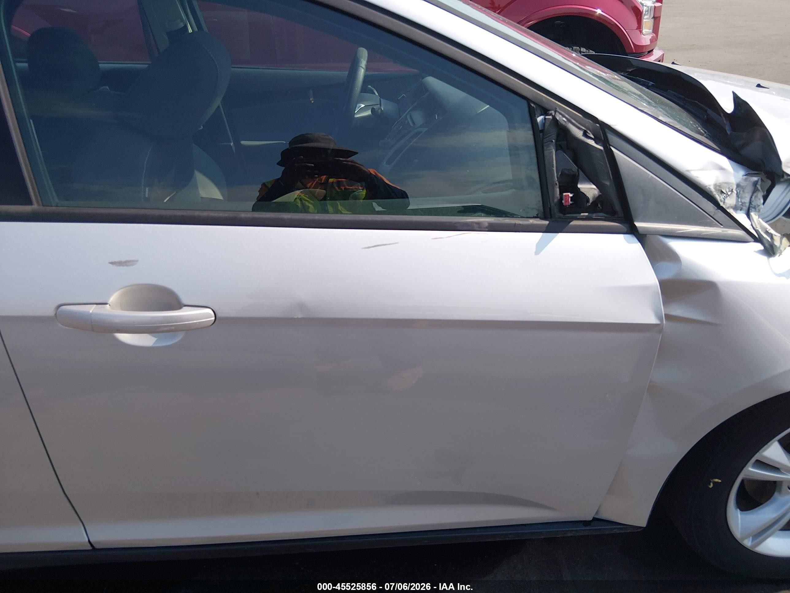 2014 Ford Focus Se Silver vin: 1FADP3F20EL453585