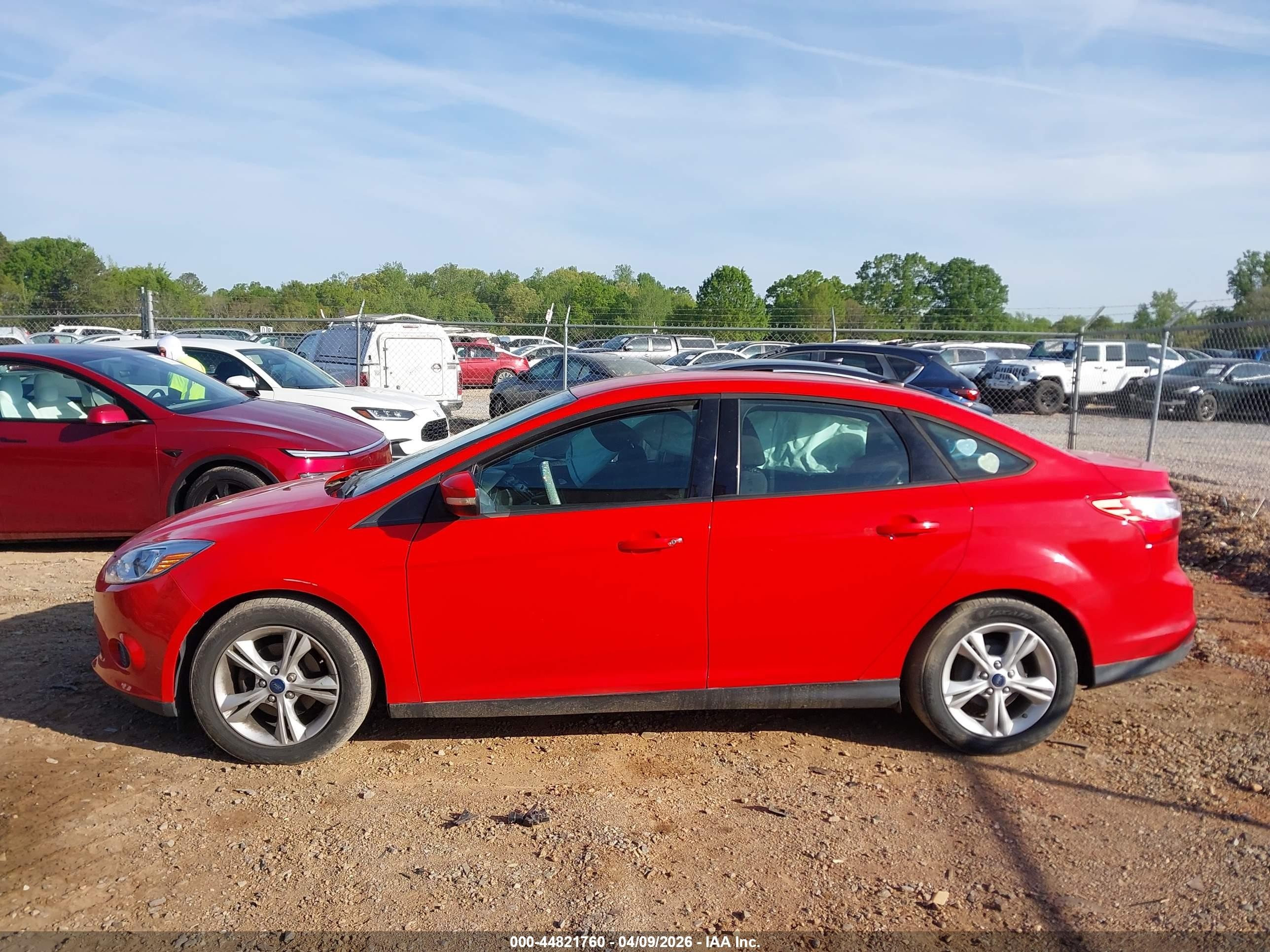 2014 Ford Focus Se Red vin: 1FADP3F20EL458513