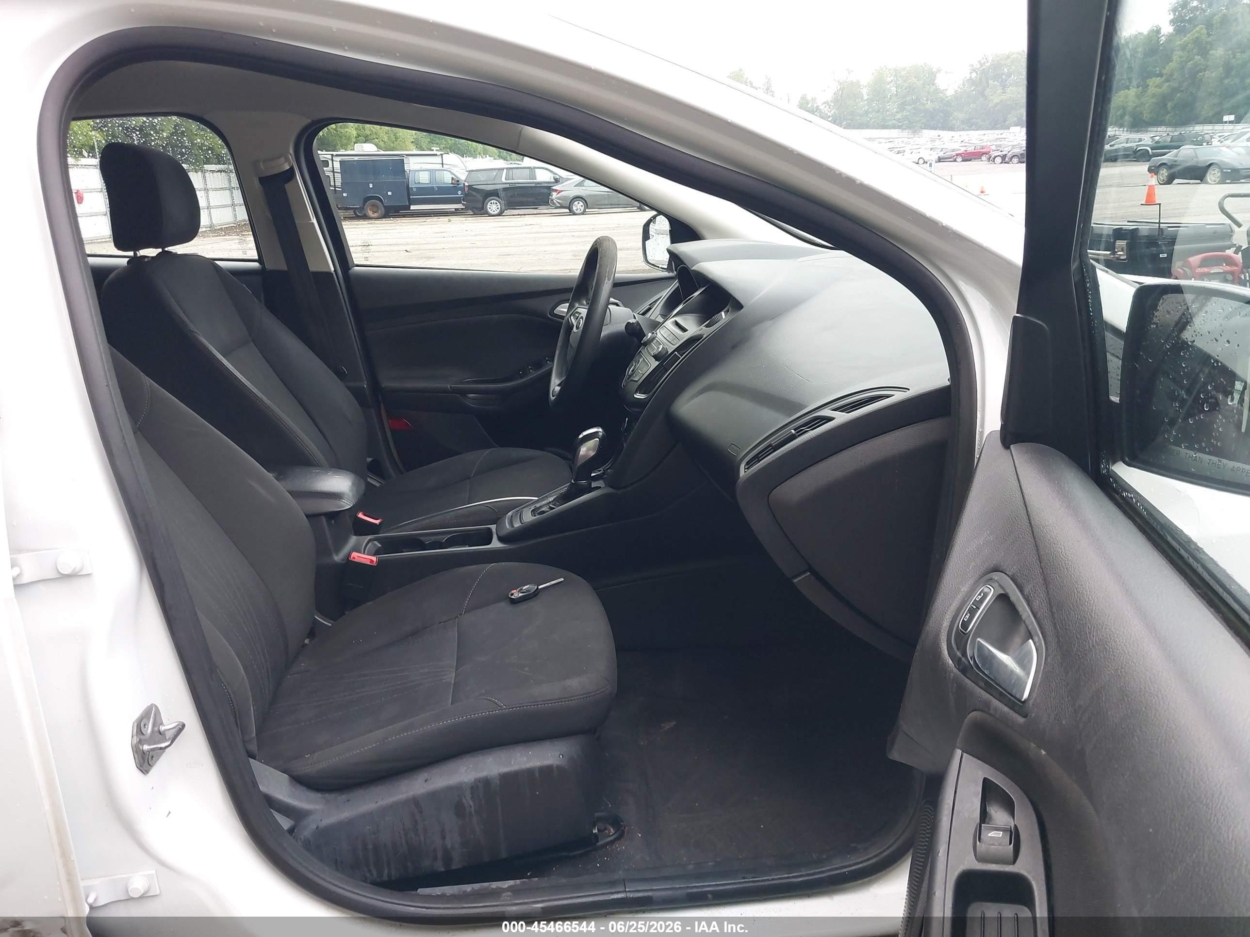 2015 Ford Focus Se White vin: 1FADP3F20FL204141