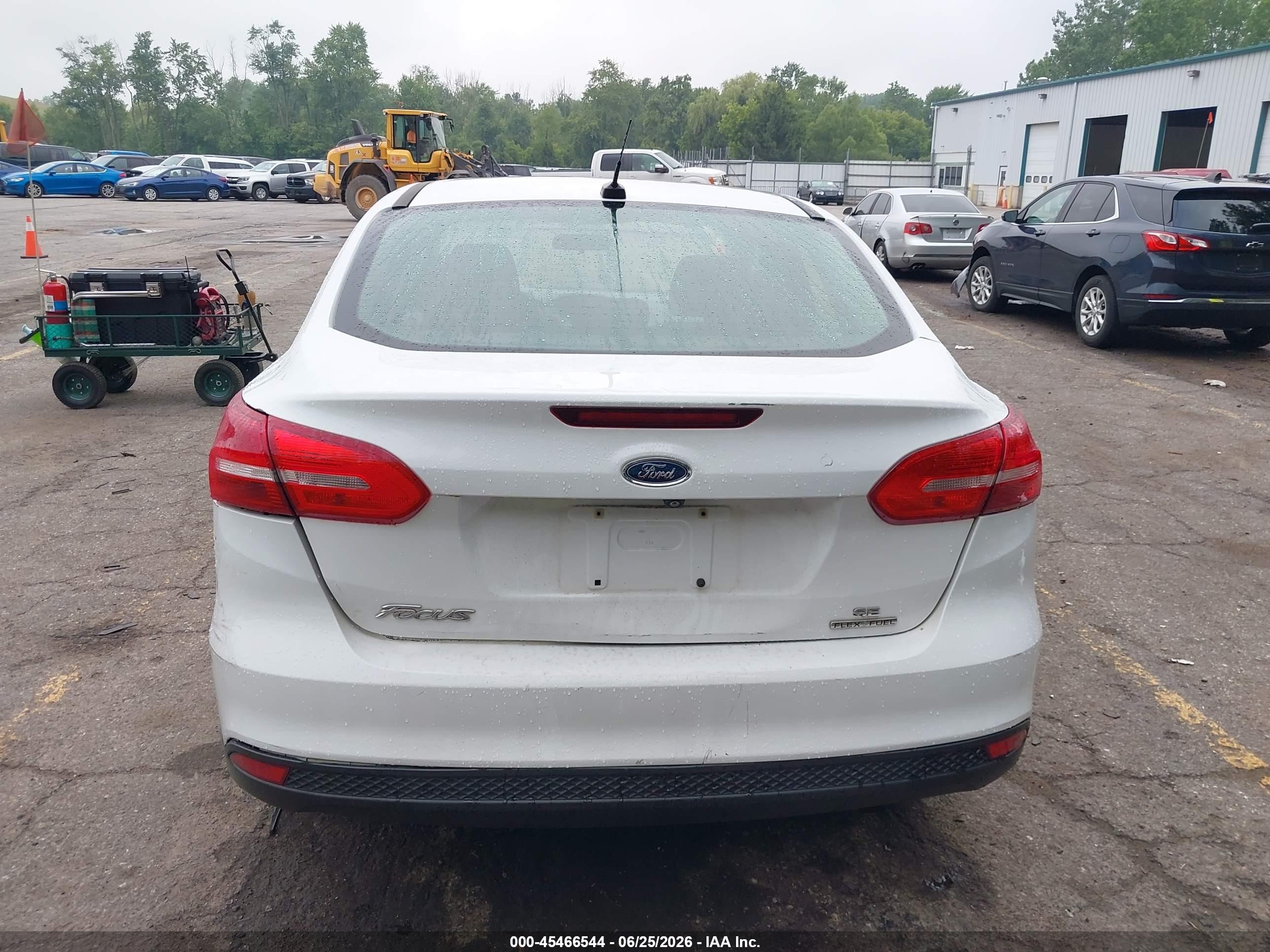 2015 Ford Focus Se White vin: 1FADP3F20FL204141