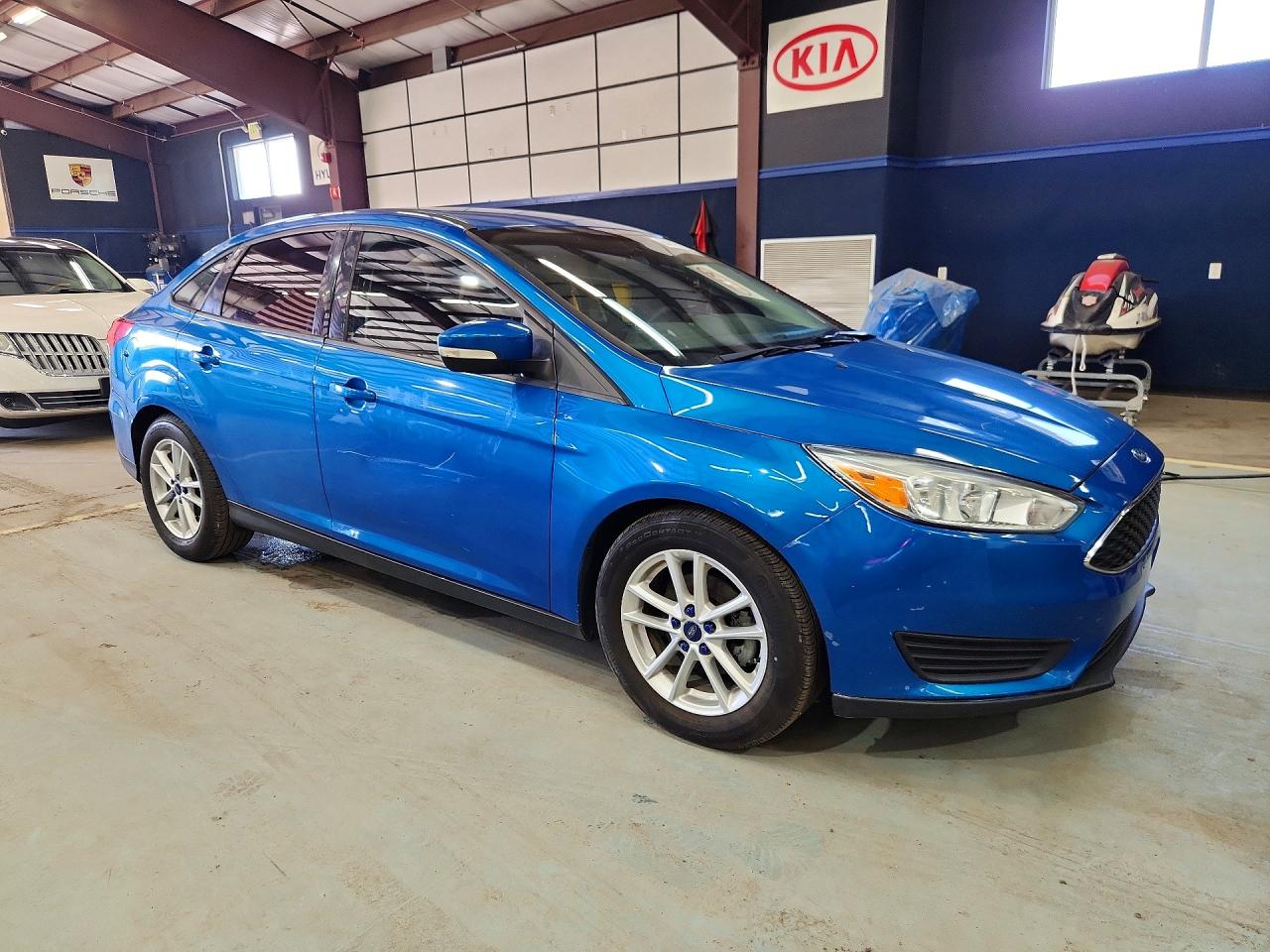 2015 Ford Focus Se Blue vin: 1FADP3F20FL213261