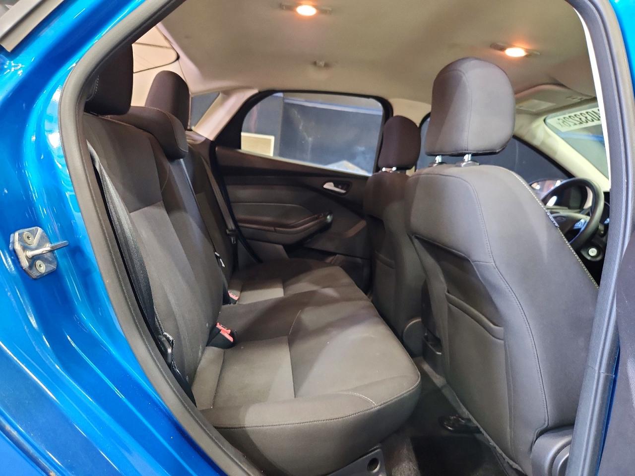 2015 Ford Focus Se Blue vin: 1FADP3F20FL213261