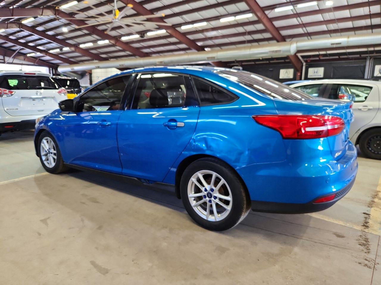 2015 Ford Focus Se Blue vin: 1FADP3F20FL213261