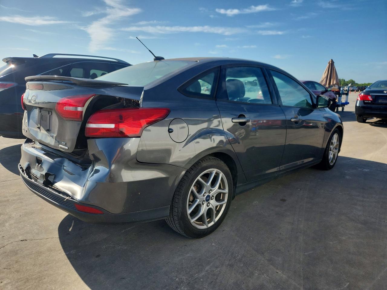2015 Ford Focus Se Gray vin: 1FADP3F20FL227922
