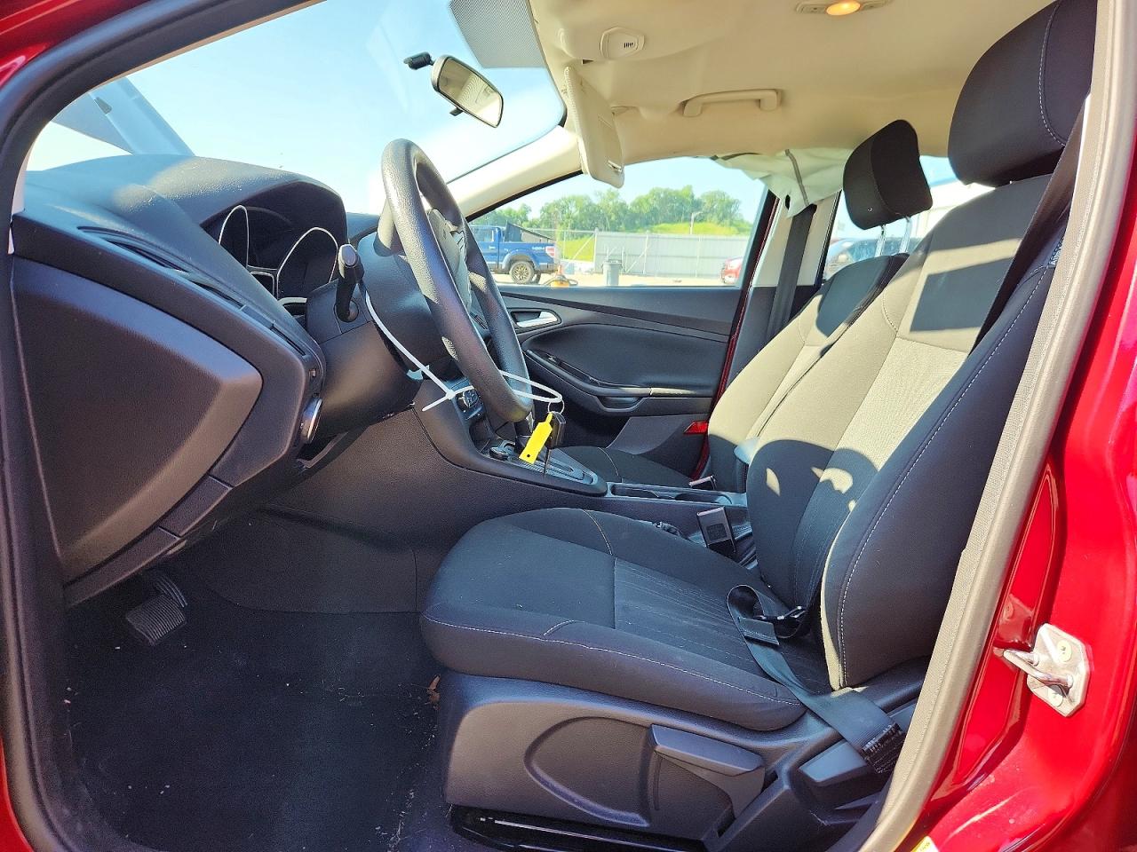 2015 Ford Focus Se Red vin: 1FADP3F20FL235163