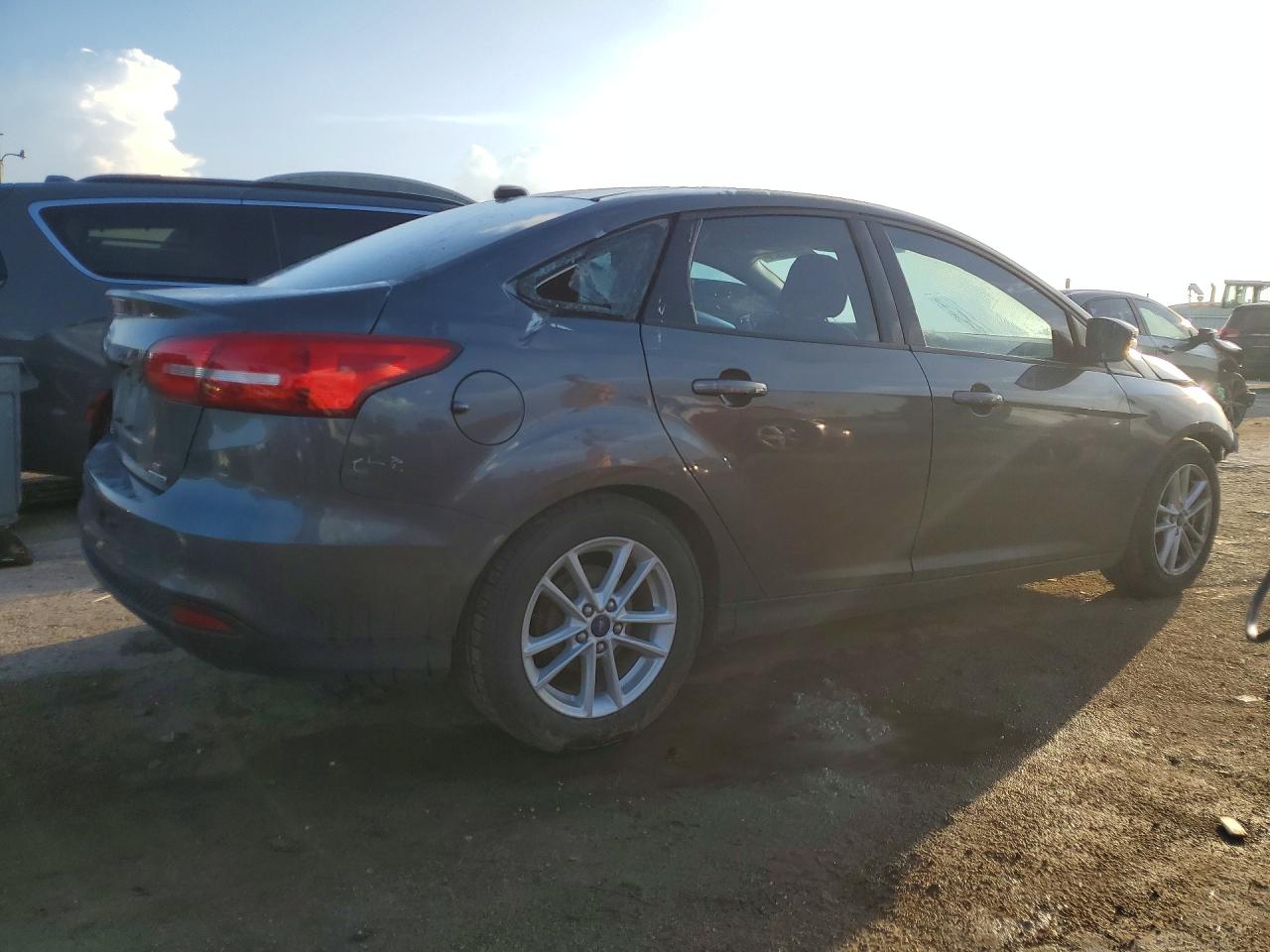 2015 Ford Focus Se Gray vin: 1FADP3F20FL240895