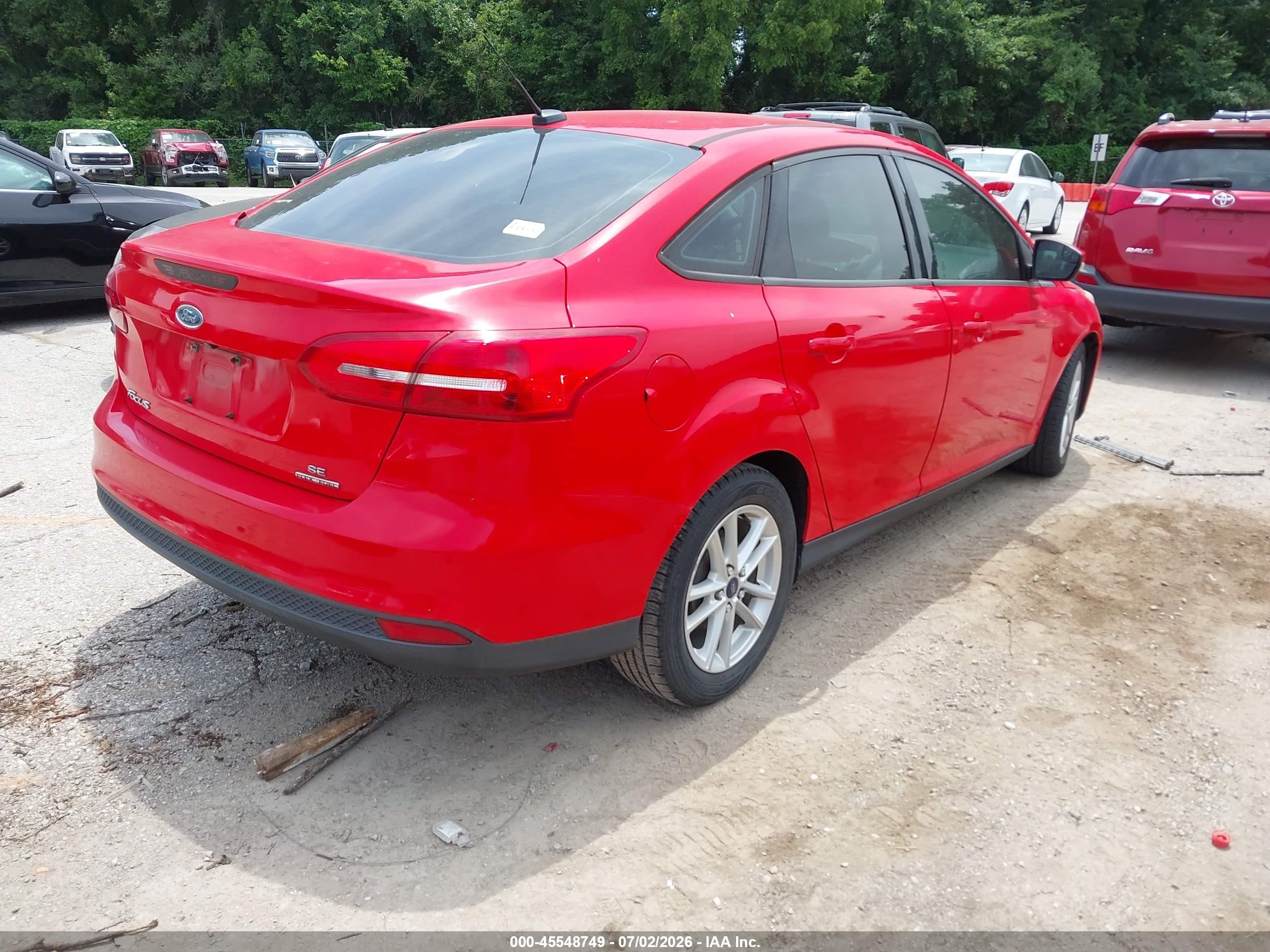 2015 Ford Focus Se Red vin: 1FADP3F20FL242808