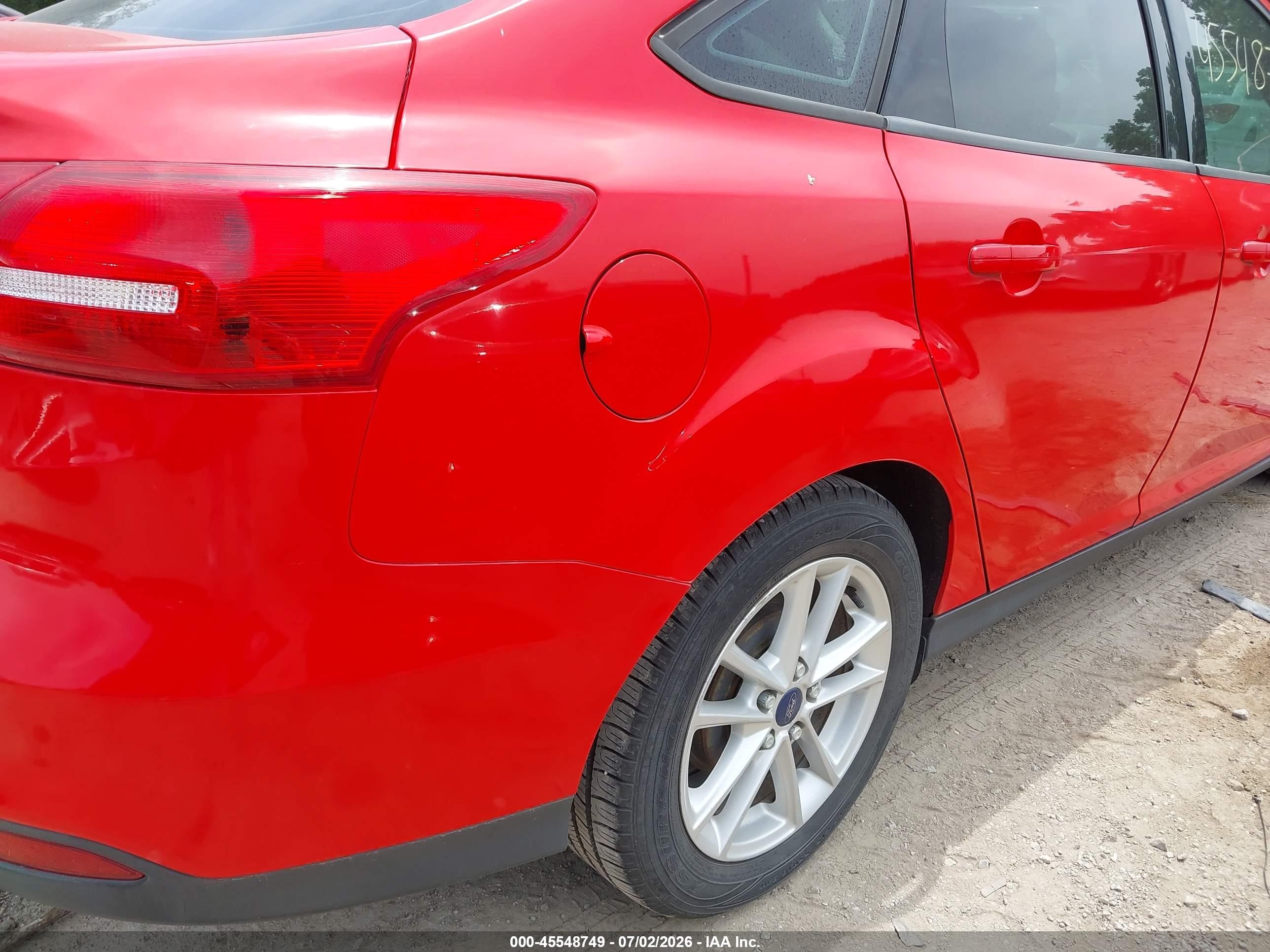 2015 Ford Focus Se Red vin: 1FADP3F20FL242808