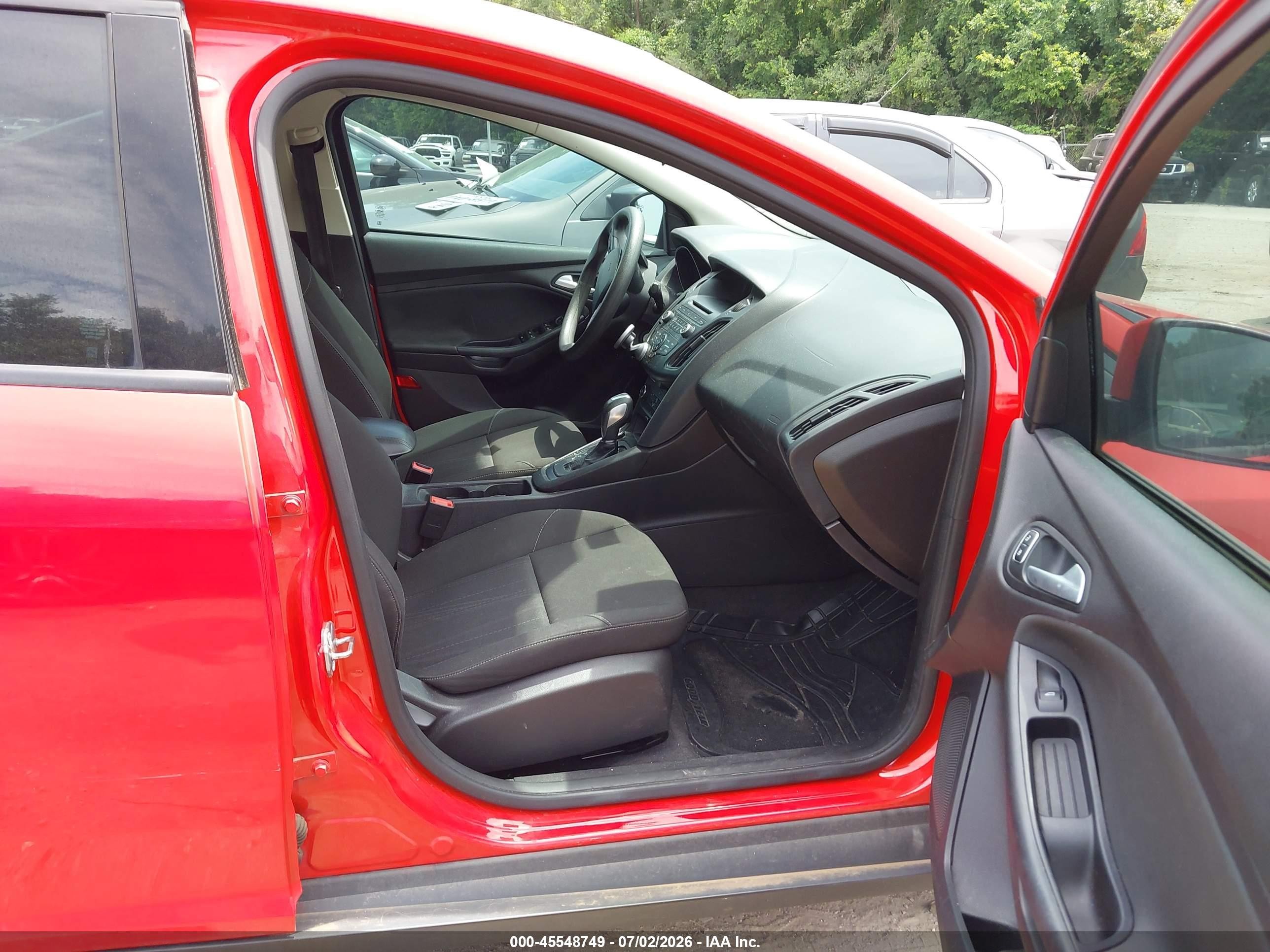 2015 Ford Focus Se Red vin: 1FADP3F20FL242808