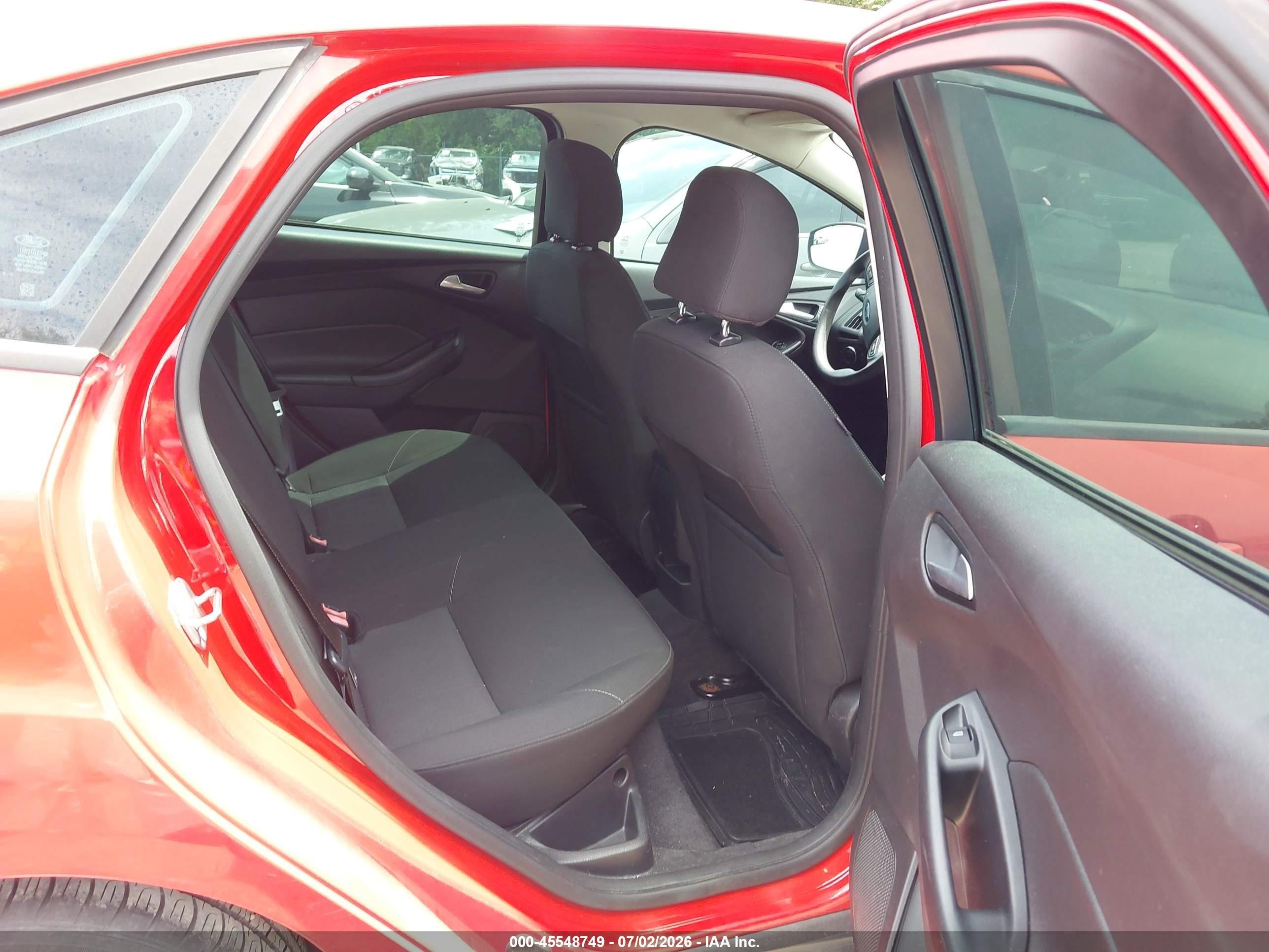 2015 Ford Focus Se Red vin: 1FADP3F20FL242808