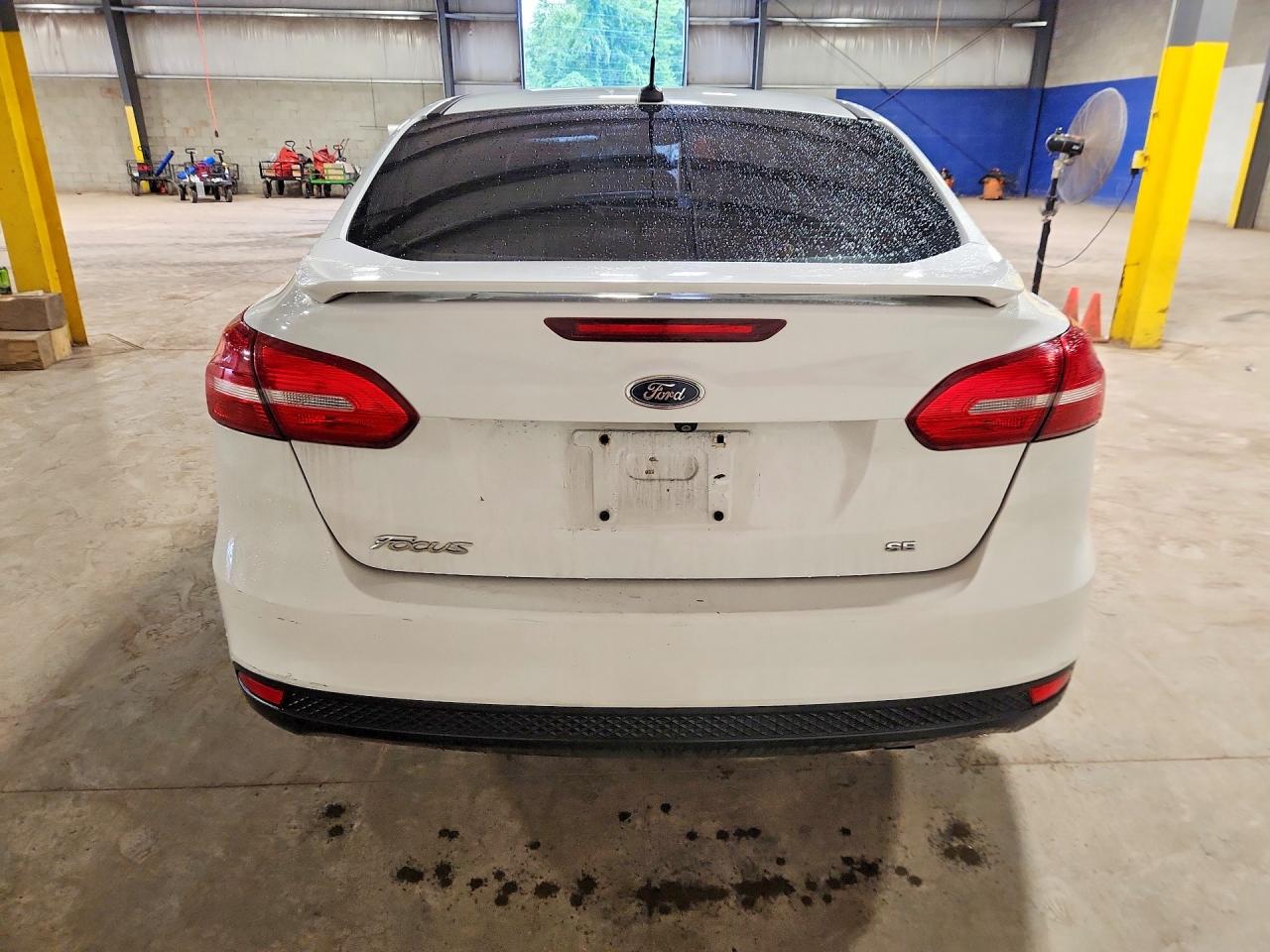 2015 Ford Focus Se White vin: 1FADP3F20FL245174