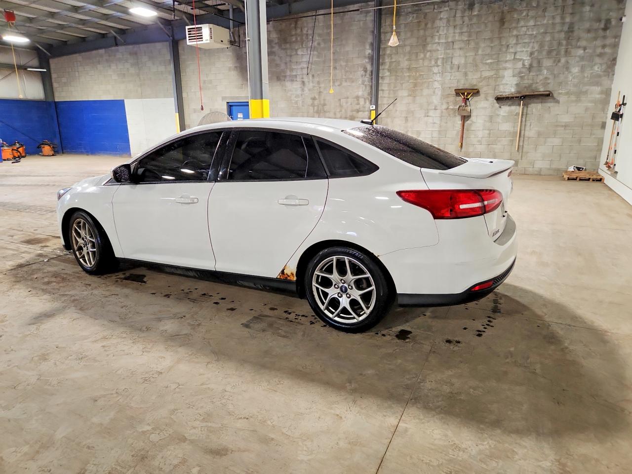 2015 Ford Focus Se White vin: 1FADP3F20FL245174