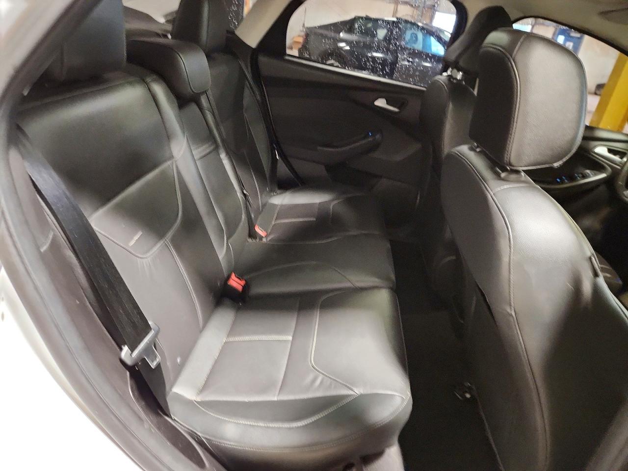2015 Ford Focus Se White vin: 1FADP3F20FL245174