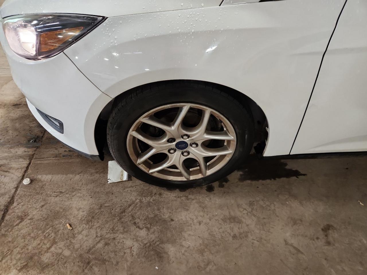 2015 Ford Focus Se White vin: 1FADP3F20FL245174 Damage: Left Front Wheel, Curb Rash, > 12 Inches