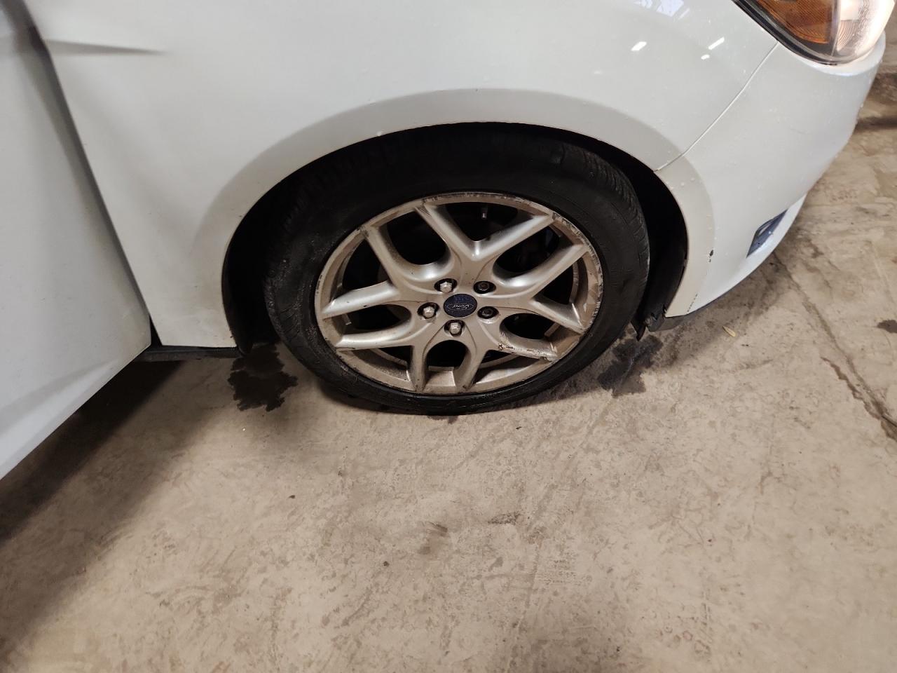 2015 Ford Focus Se White vin: 1FADP3F20FL245174 Damage: Right Front Wheel, Curb Rash, > 12 Inches