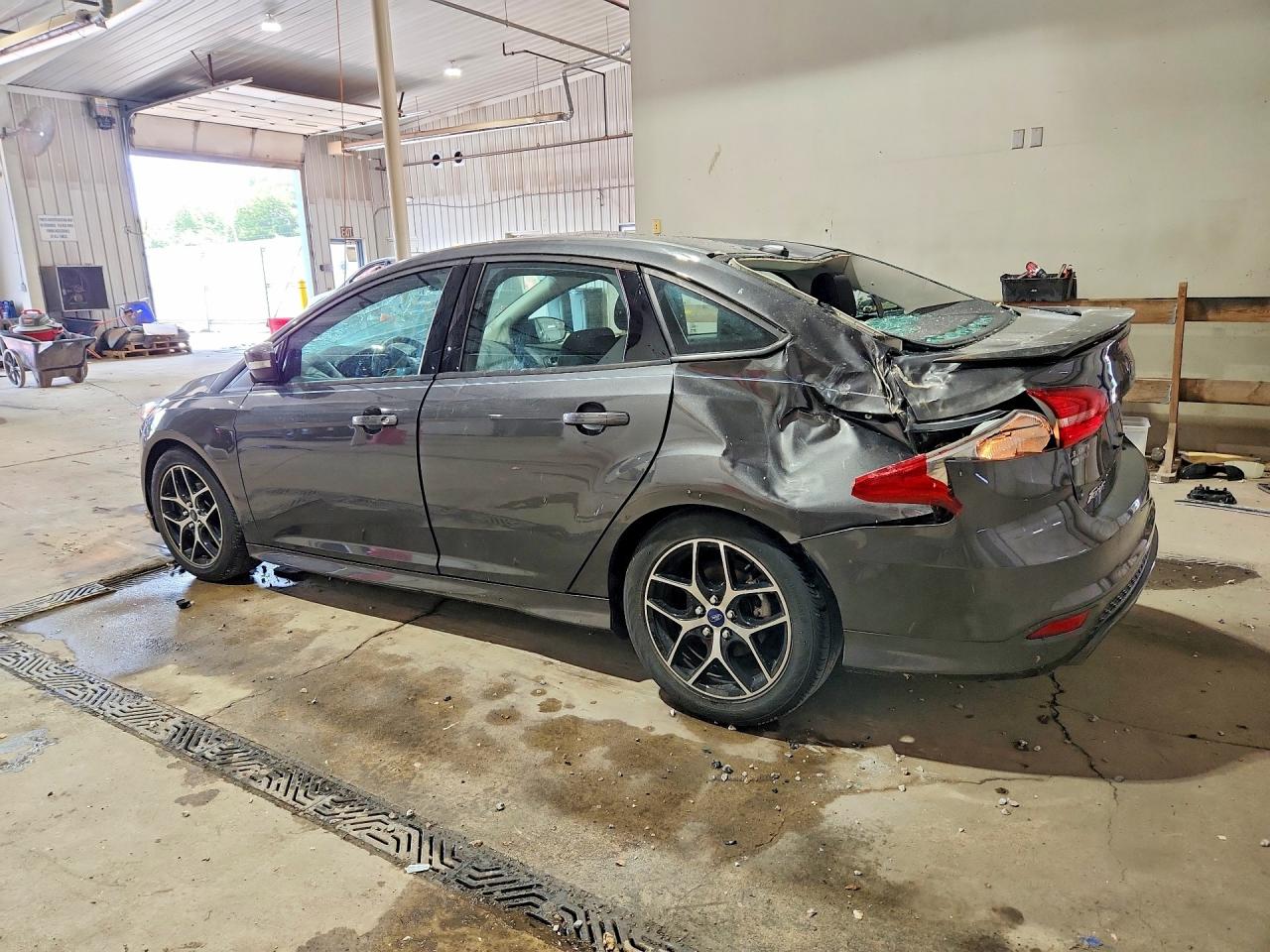 2015 Ford Focus Se Gray vin: 1FADP3F20FL272973