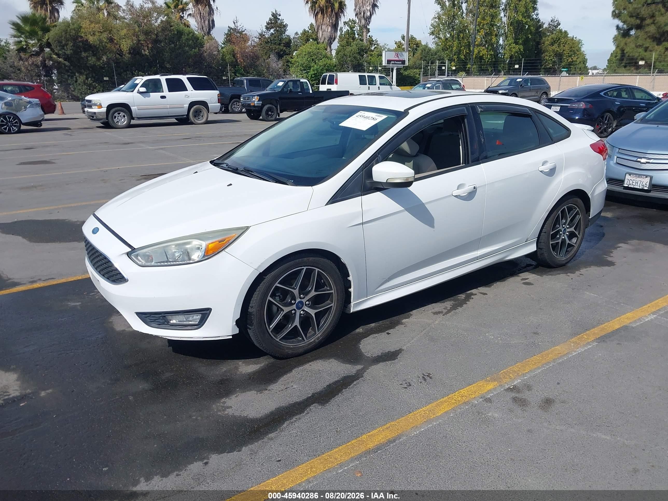 2015 Ford Focus Se White vin: 1FADP3F20FL279695