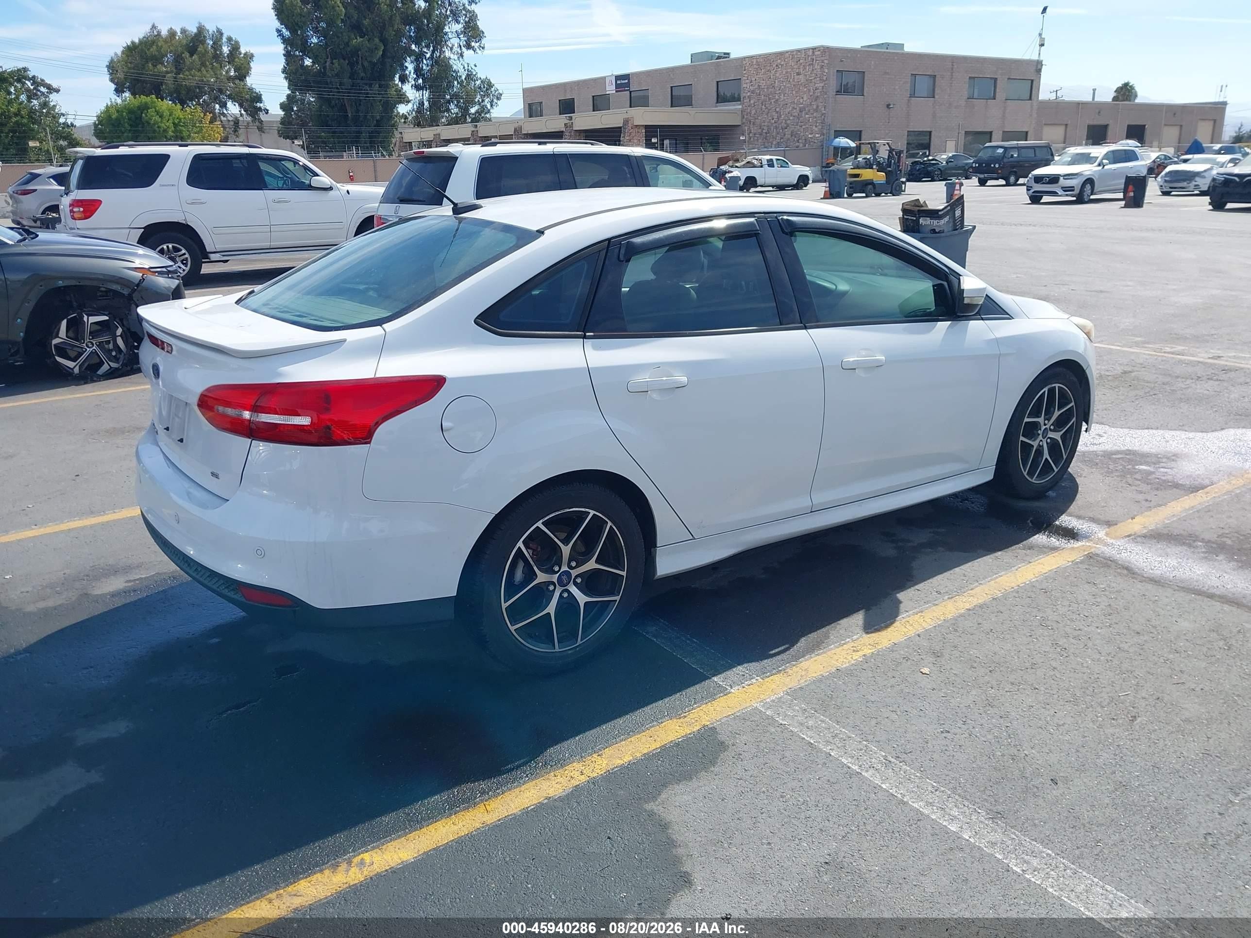 2015 Ford Focus Se White vin: 1FADP3F20FL279695