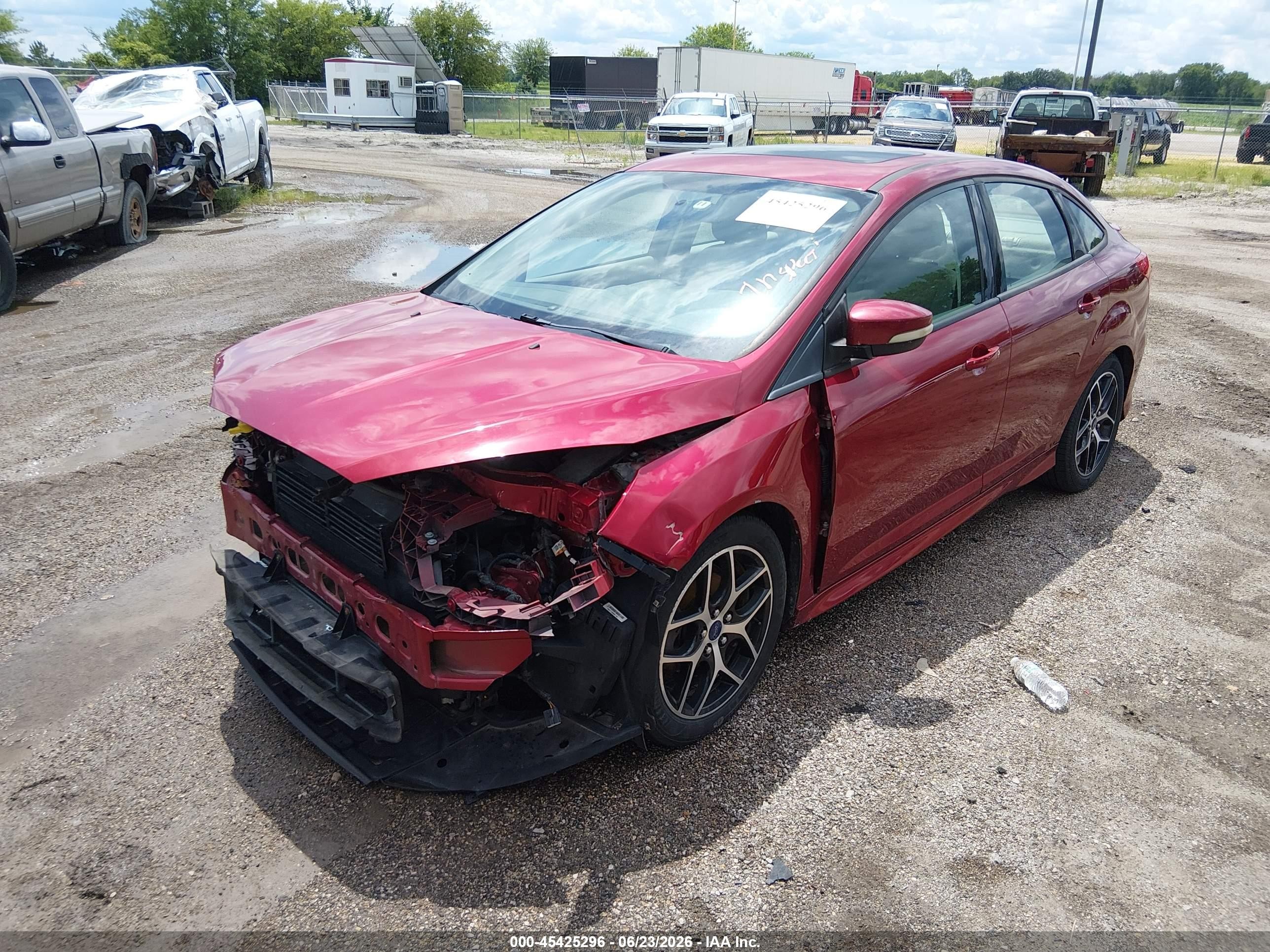2015 Ford Focus Se Красный vin: 1FADP3F20FL280278