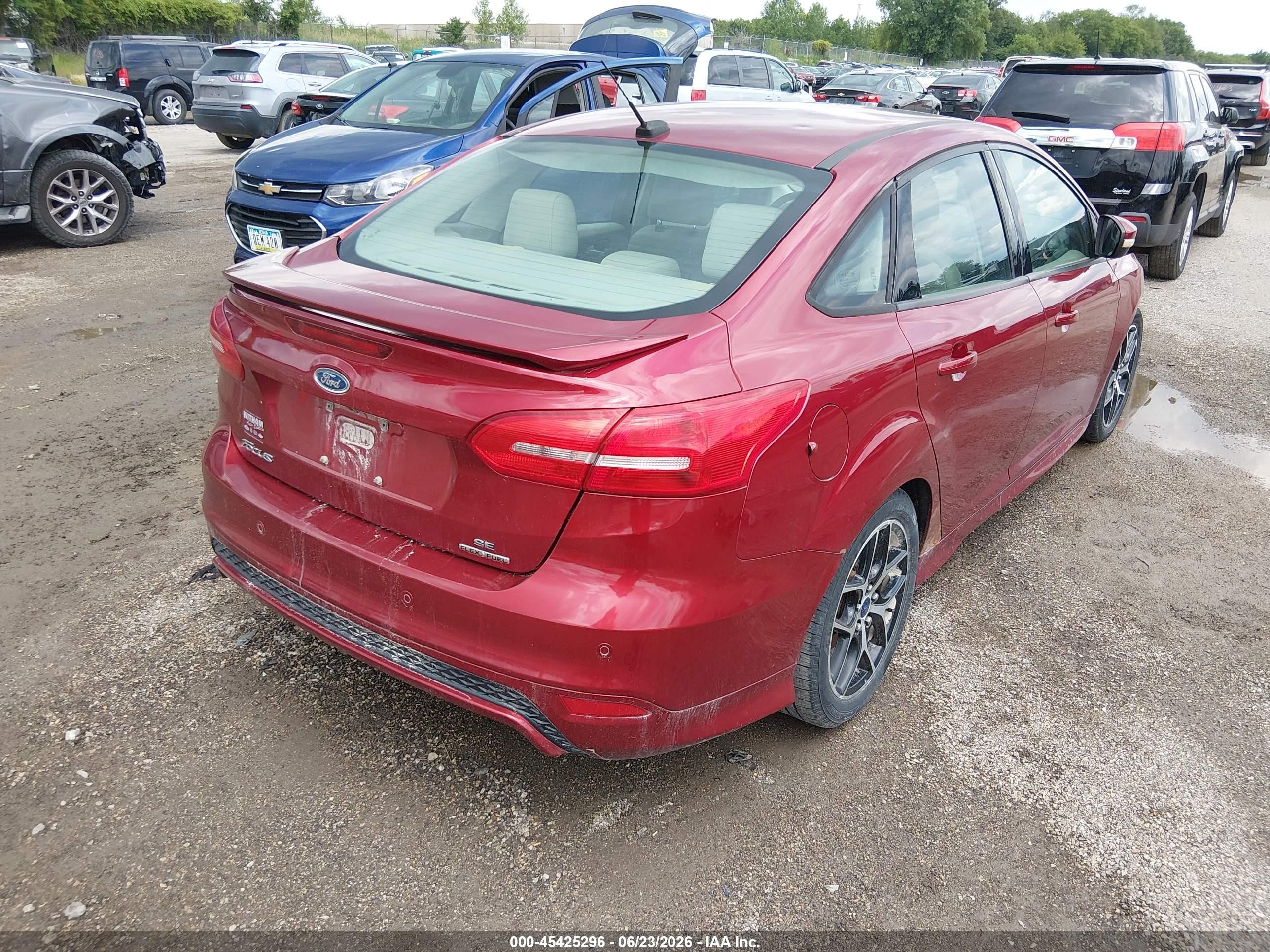 2015 Ford Focus Se Красный vin: 1FADP3F20FL280278