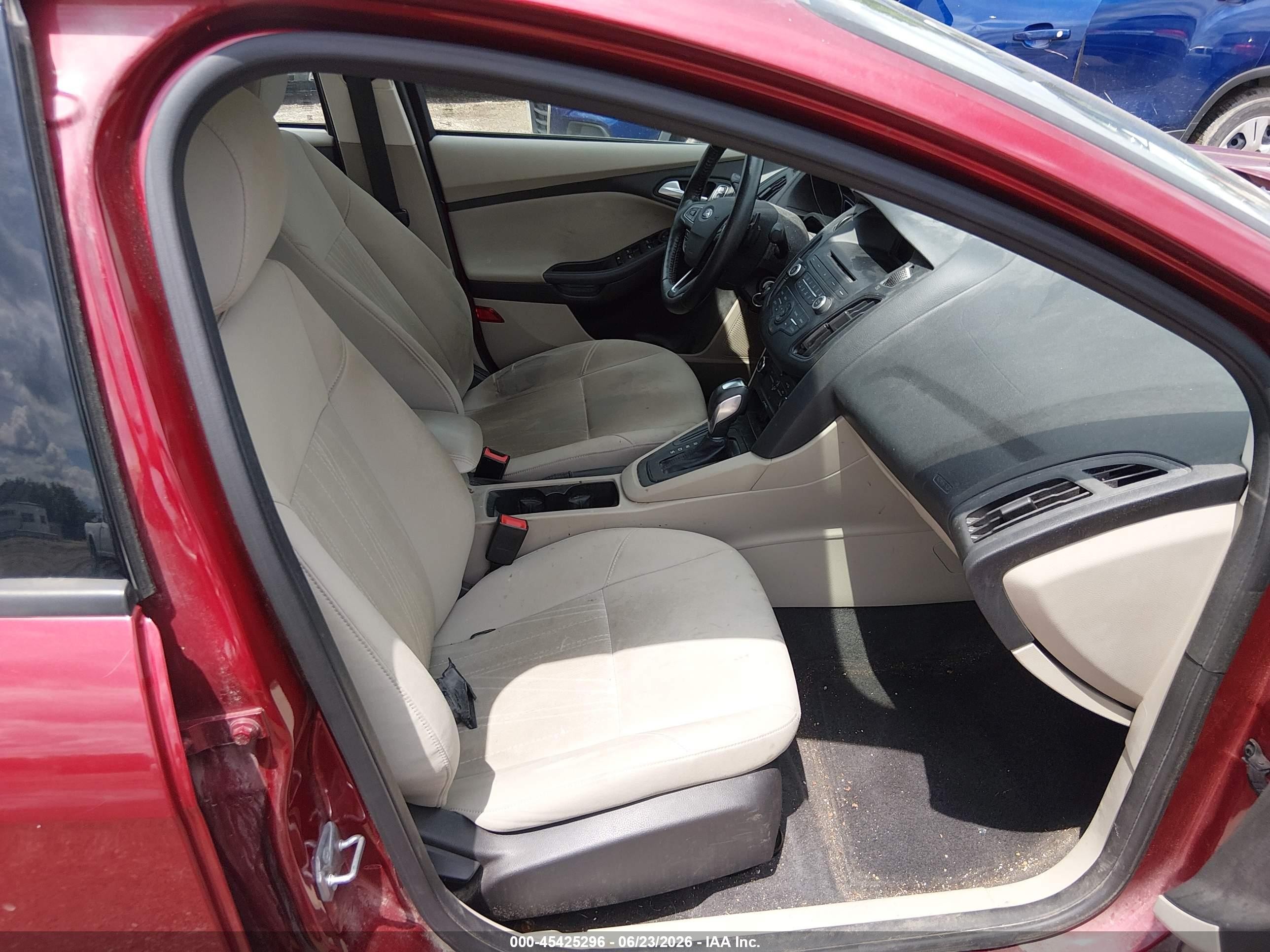 2015 Ford Focus Se Красный vin: 1FADP3F20FL280278