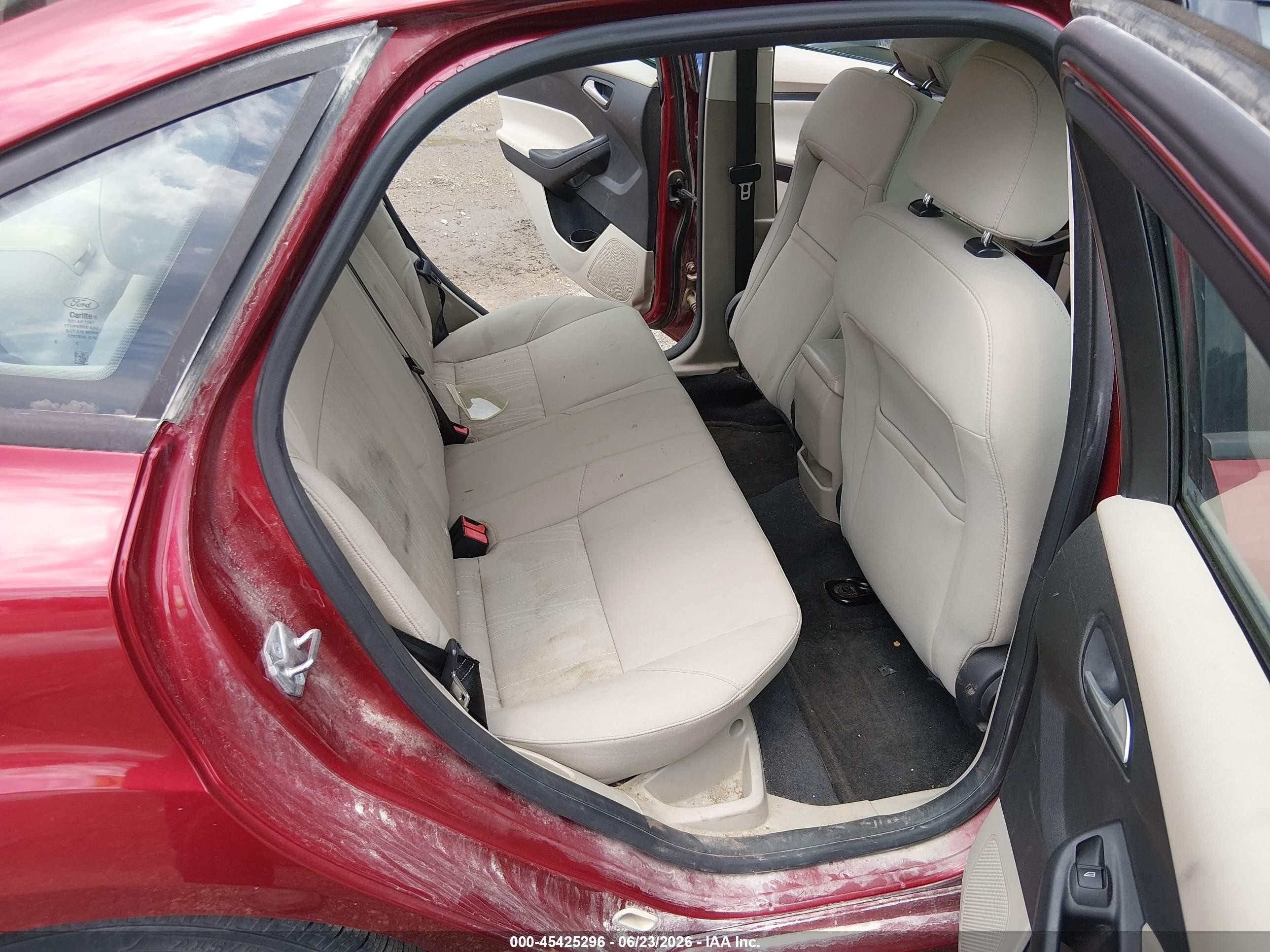 2015 Ford Focus Se Красный vin: 1FADP3F20FL280278