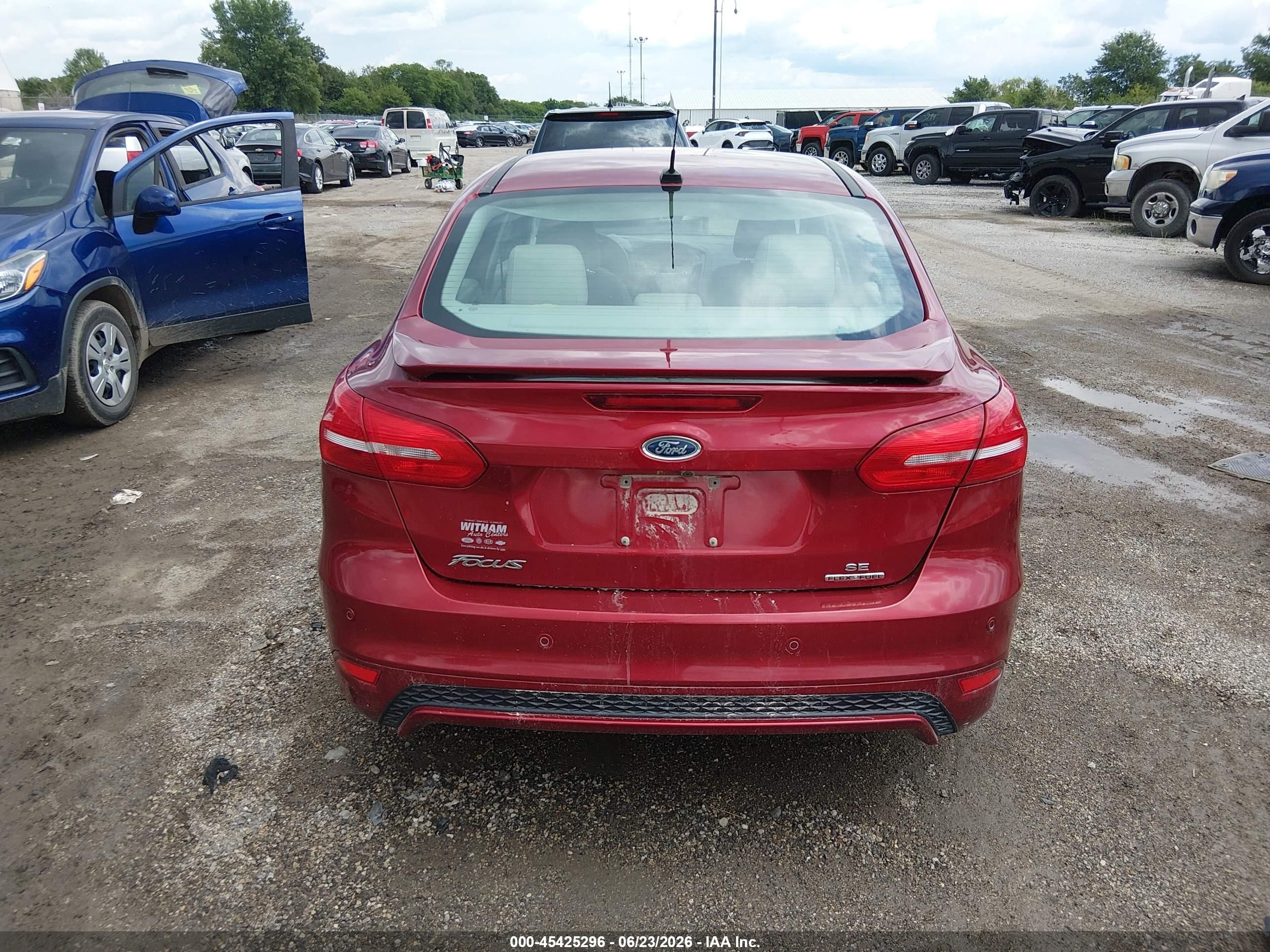 2015 Ford Focus Se Красный vin: 1FADP3F20FL280278