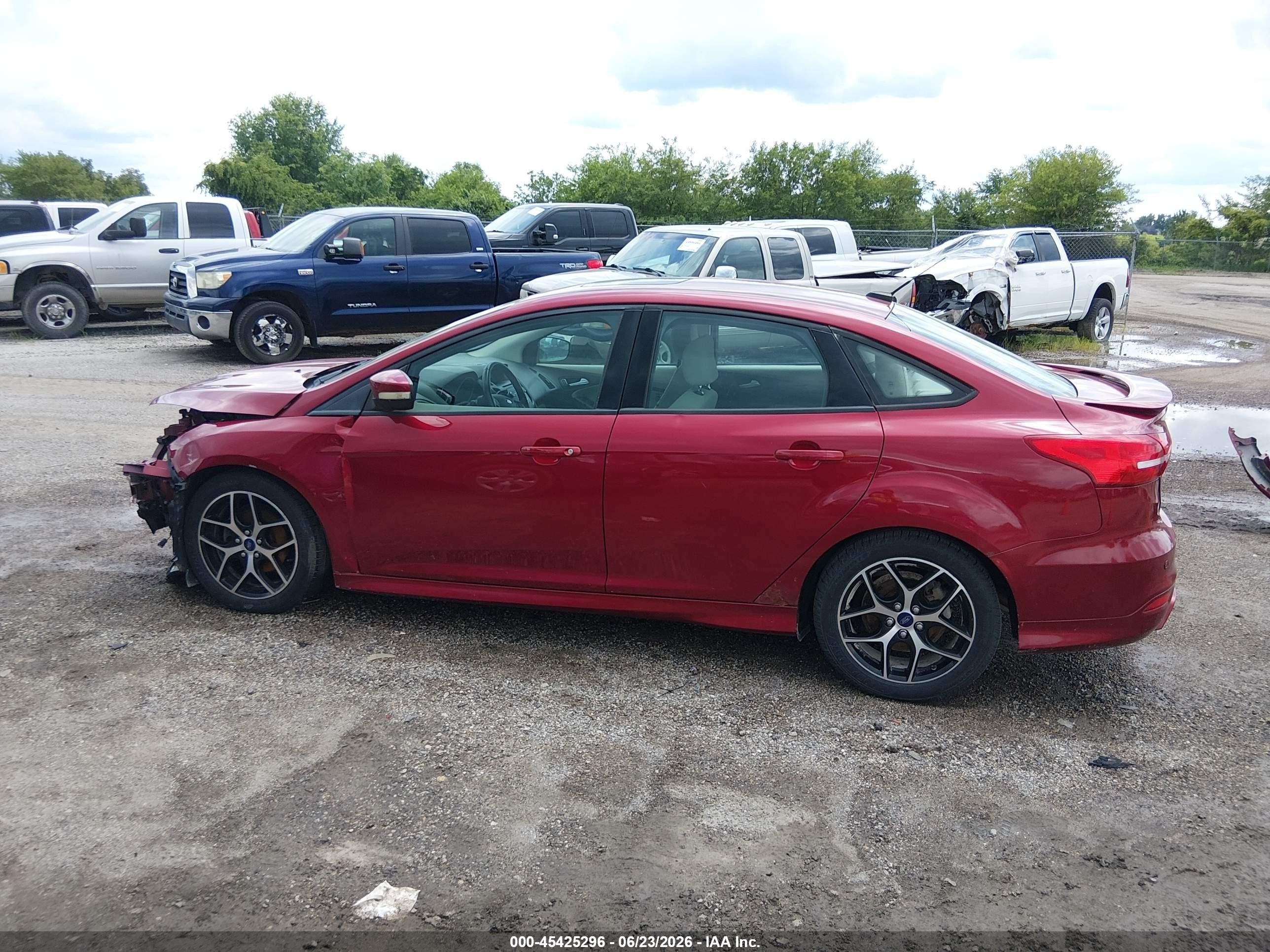 2015 Ford Focus Se Красный vin: 1FADP3F20FL280278