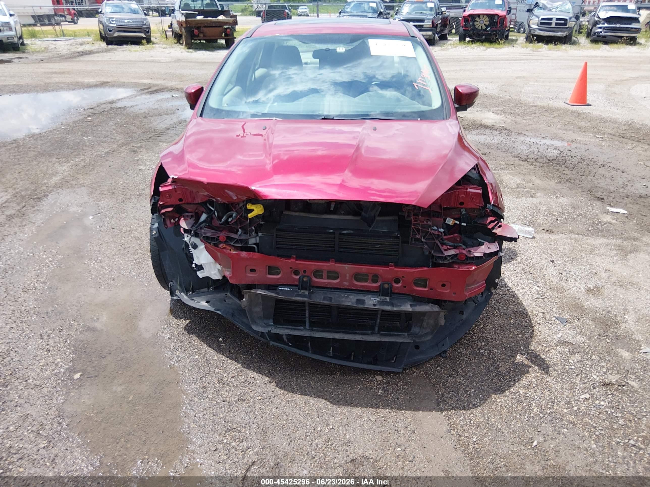 2015 Ford Focus Se Красный vin: 1FADP3F20FL280278
