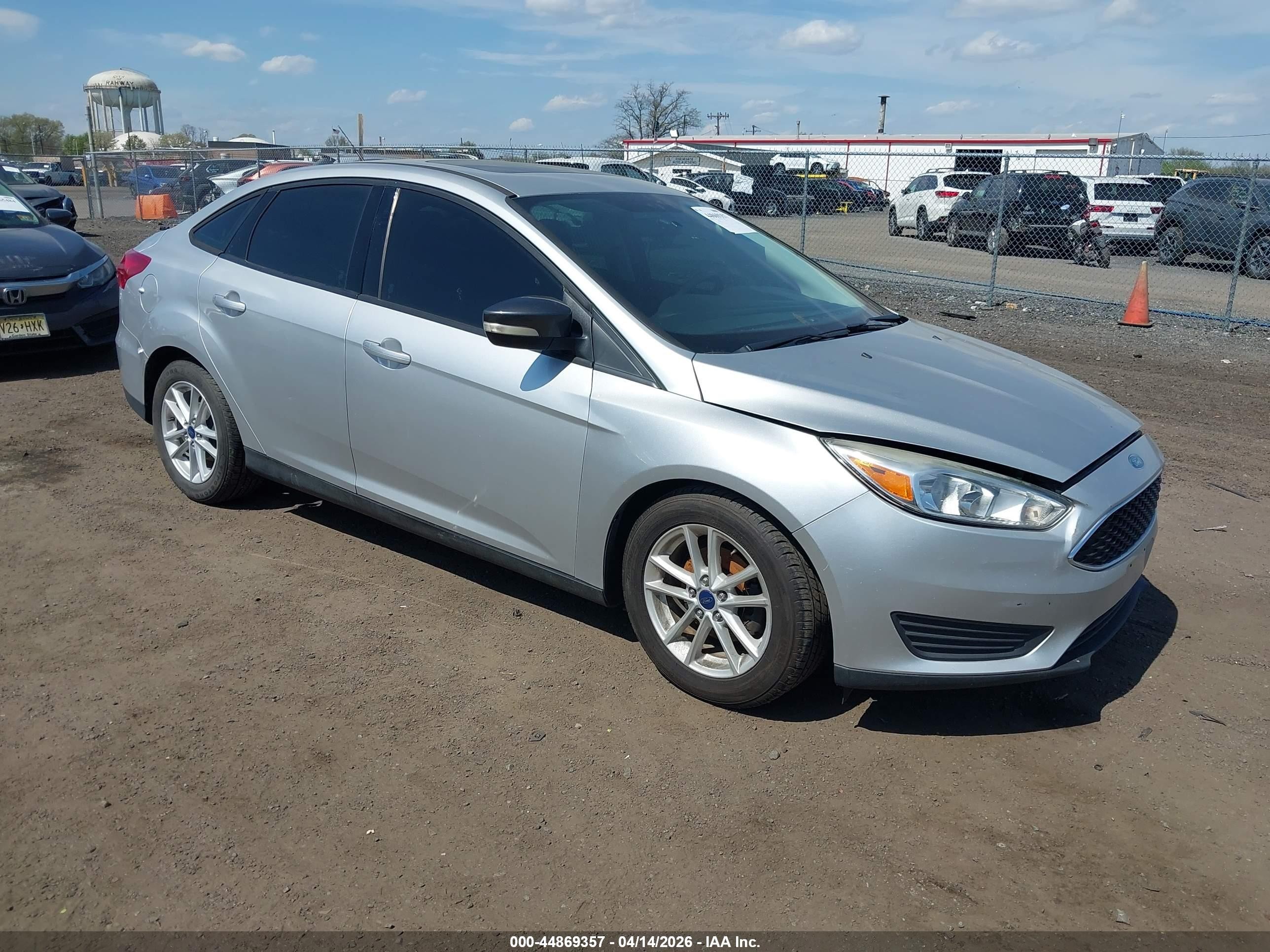 2015 Ford Focus Se Silver vin: 1FADP3F20FL282631