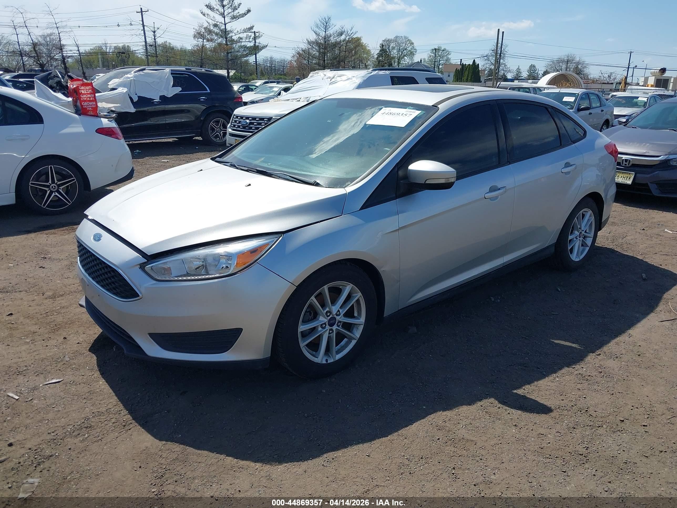 2015 Ford Focus Se Silver vin: 1FADP3F20FL282631