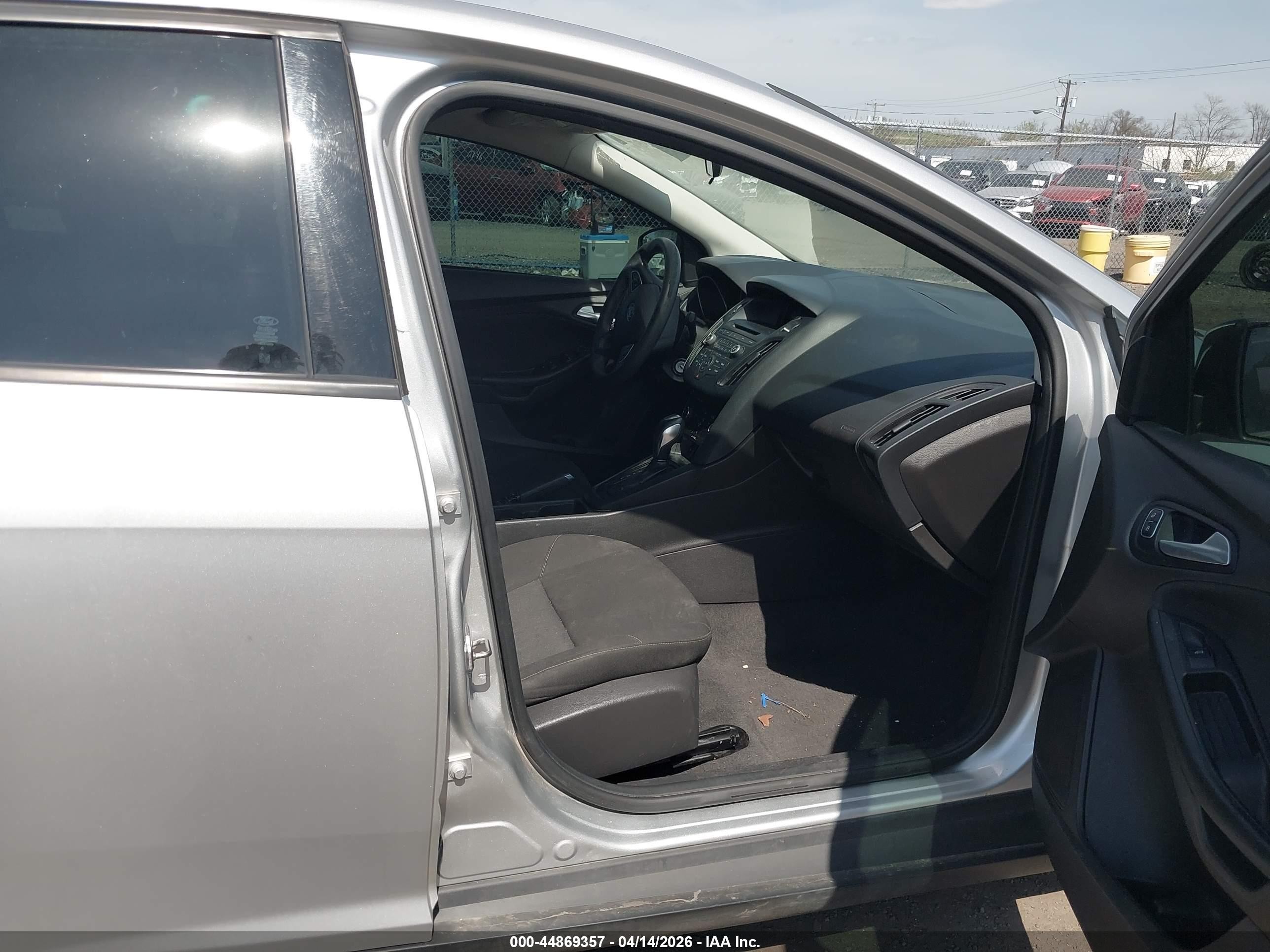 2015 Ford Focus Se Silver vin: 1FADP3F20FL282631